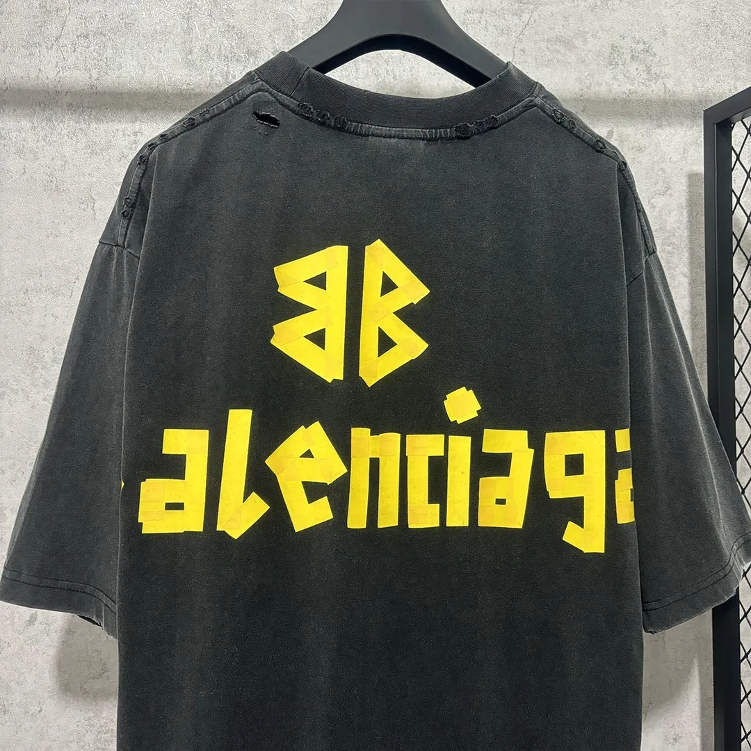 🅿️180 9110# Actual photo top version [[BALENCIA*GA] official website quality Paris new yellow tape bandage digital direct spray short-sleeved T-shirt OS version loose dropped shoulders Unisex style Fabric: 260g 100% pure cotton double yarn Process: front and rear digital direct spray garment wash worn distressed fixed color Color: gray blue white washed blue burgundy green Black silver rose red khaki Size: XS S M L