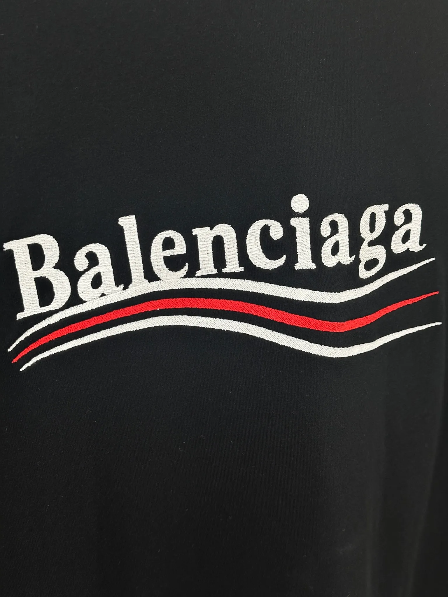 🅿️300 BALENCI*GA Paris classic cola embroidered long sleeves, the fabric is made of Paris custom-woven and dyed double-yarn pure cotton fabric. The weight is 280g. The thread is custom-woven and dyed without color difference. The front and rear panels are made of imported Tajima embroidery. The cuffs are plaid shirt splicing. Two high-temperature shaping washes. os dropped shoulders and loose version. Same style for men and women -Color: black -SIZE: XS S M L Style number 8623#