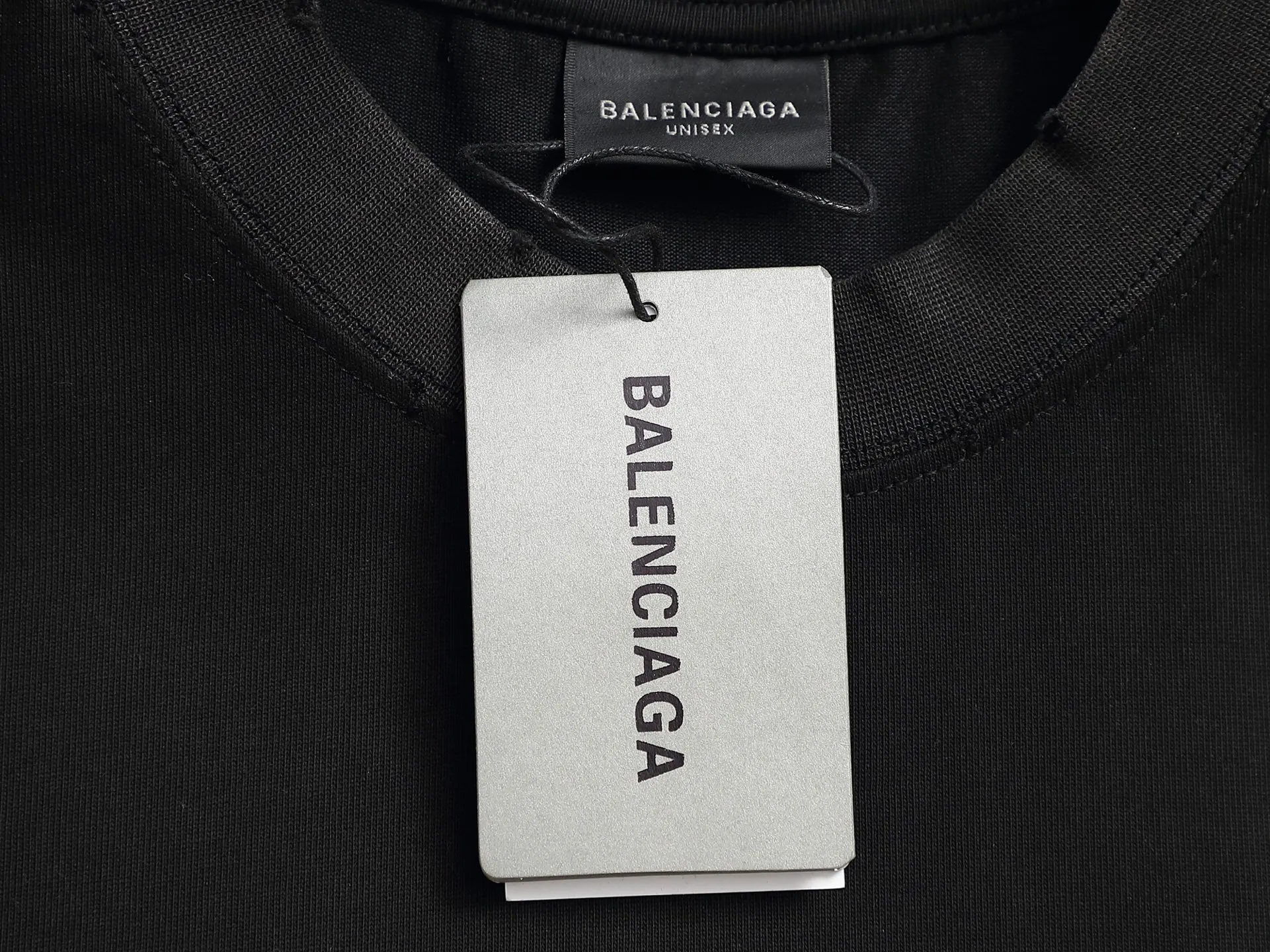 🅿️190 𝗕𝗮𝗹𝗲𝗻𝗰𝗶𝗮𝗴𝗮/Balenciaga 2025SS Classic Coke Wave Three-dimensional Embroidery Round Neck Short Sleeve - 𝘀𝗶𝘇𝗲:𝗫𝗦 𝗦 𝗠 𝗟 - Color: Black White ✅No.1 quality in this market Real ceiling quality ✅All original development drawings pay attention to details to avoid mixed distribution of stolen pictures ✅Correct 300g custom-woven and dyed double yarn fabric Soft and comfortable ✅Correct imported material embroidery thread Japanese Tajima Wanzhen Heavy Industries embroidery machine Letters are clear and three-dimensional ✅Thread dyeing has no color difference Overweight craftsmanship Differentiates market currency Here is an explanation of why mine is a little more expensive than others,