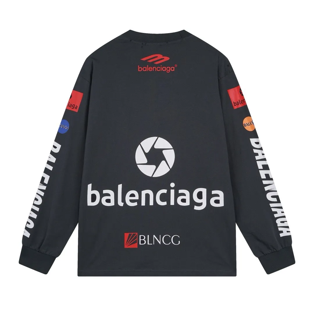 🅿️220 real photos [Top version. Official website quality] BALENCI*GA/Paris BALENCI*GA#2024 latest model, multiple LoGO classic prints, collar embroidery, ready-to-wear worn long-sleeved T-shirts. Brick cabinet synchronization. Genuine products are developed and developed in the first time. Welcome to compare! Notice! ️The authentic product is worn and worn throughout. The fabric is made of Paris ZP custom-woven and dyed 100% cotton with double yarns and compact cotton. The weight is 260 grams. The cloth surface is clean. The cloth pattern is clear. It is soft and comfortable. It has good color fastness and is not easy to change color. The threads are woven and dyed with no color difference. The printing is done by computer direct printing, and the rib embroidery on the front collar has a three-dimensional effect. The garment is distressed and worn, with ultra-high craftsmanship. The version adopts the OS loose shoulder style. Same style for men and women. Coding: BL225011 Color: white, dark gray blue Size: XS S M L