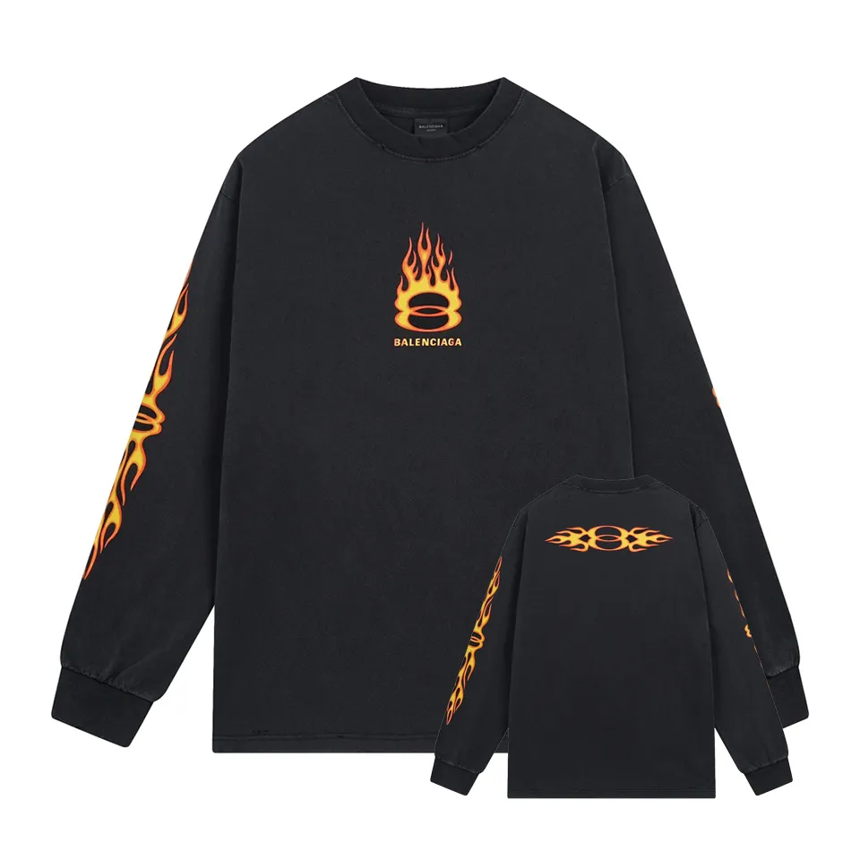 🅿️270 BALENCI*GA Paris s#Double Ring# flame direct spray printed washed and distressed long sleeves. The fabric is made of Paris ZP custom woven and dyed double yarn pure cotton fabric 280g. The thread is custom woven and dyed without color difference before and after. The printing is made of environmentally friendly imported materials direct spray. The ready-made garments are washed in many places to make them worn and worn. Two high-temperature shaping washes. os dropped shoulders and loose version. Same style for men and women -Color: washed black -SIZE: XS S M L Style number 8626#