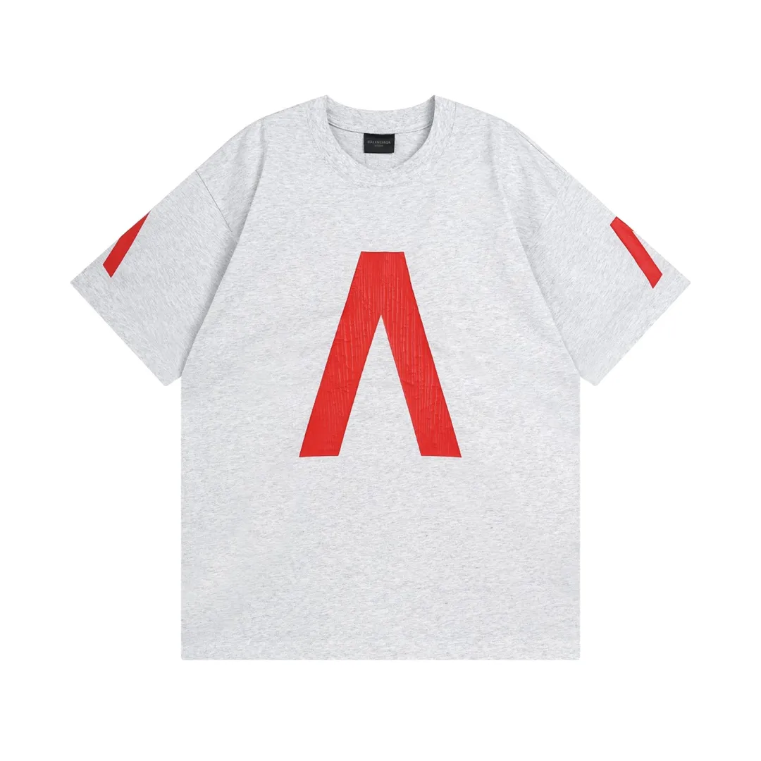 🅿️200 detailed picture [Top version. Official website quality] BALENCI*GA/Paris. 2024 latest global limited edition. BALENCIAGA joins forces with Archive to create a short-sleeved T-shirt. Crack printed washed distressed T-shirt. Overweight craftsmanship, brick cabinet synchronization. ⚠️Distinguish the market currency, genuine research and development, worn. The hand painting is consistent with ZP, and the printing uses imported cracked environmentally friendly glue. The garments are washed, worn and worn. The whole piece is designed with heavy craftsmanship. Comparisons welcome. The version adopts OS loose shoulder design. Same style for men and women. Code: BL223308 Color: black, gray and white. Size: XS to L
