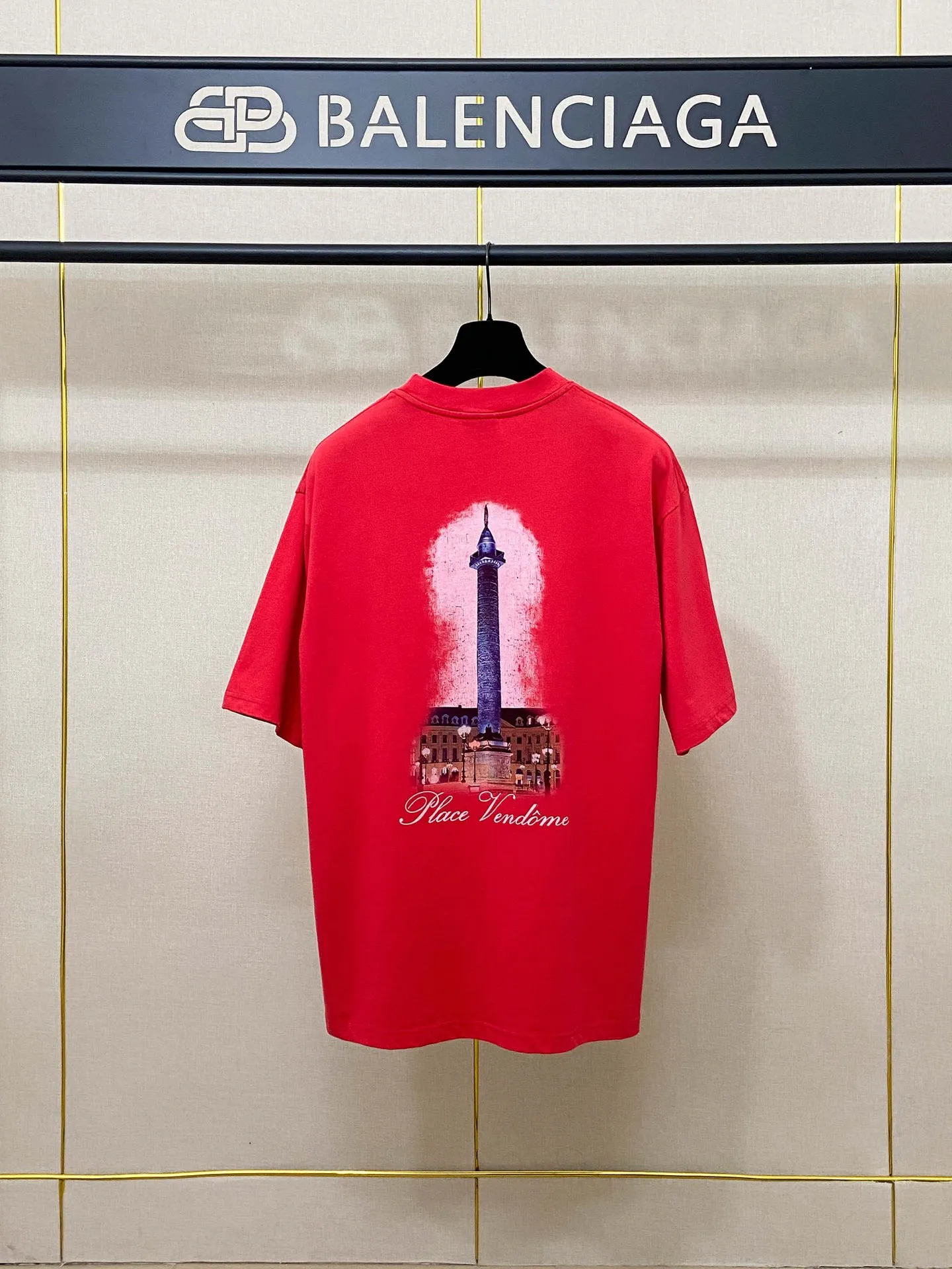 🅿️170 9175# Real photos Top version [[BALENCIA*GA] Official website quality Paris co-branded Balenciaga Vogue collaboration series short-sleeved T-shirt OS version Loose dropped shoulders Unisex style Fabric: 260g 100% cotton double yarn Technology: Front panel printing and back panel white ink direct spray Garment washing Shape fixation Color: Black Red Off-white Size: XS S M L