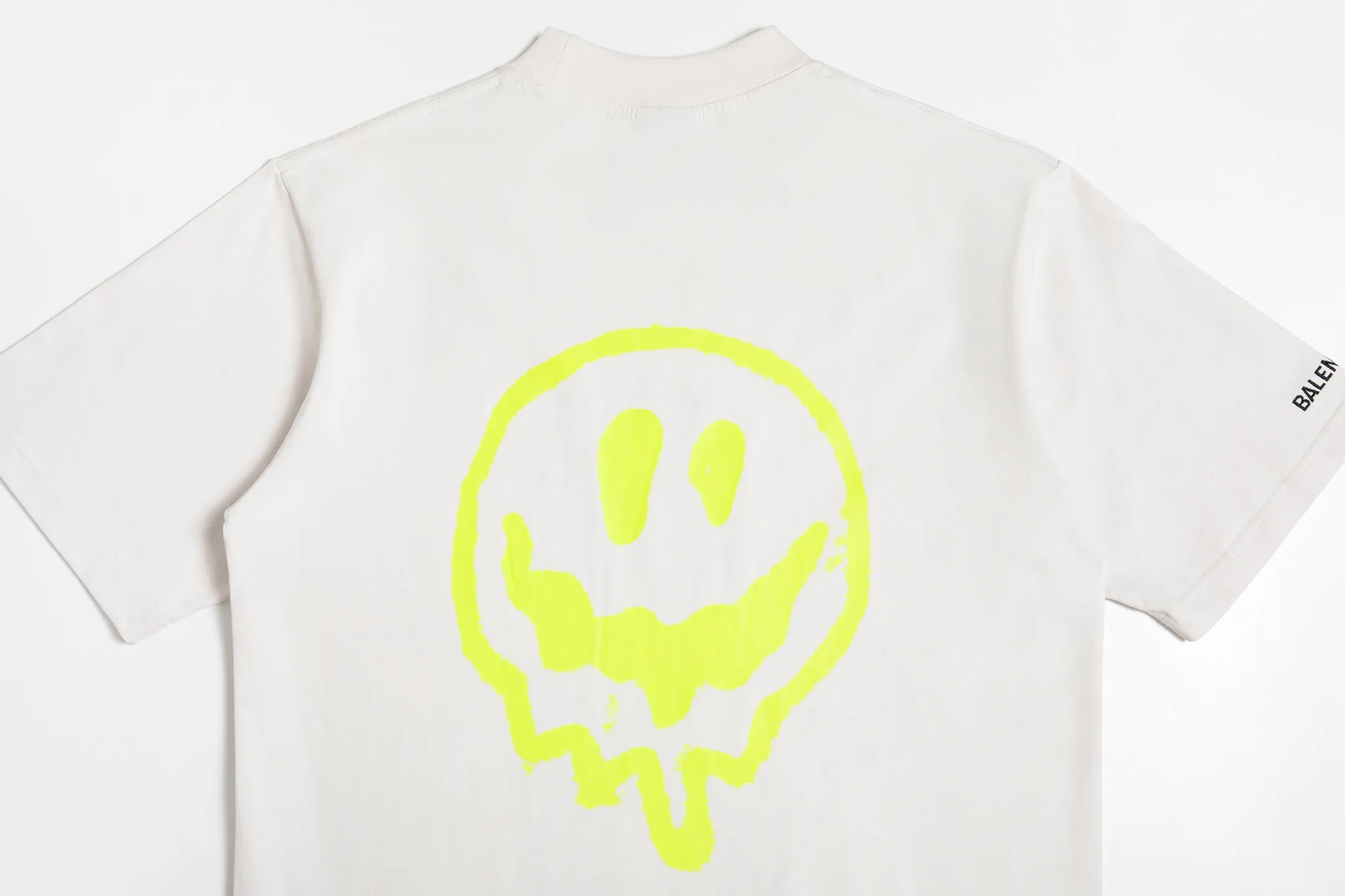 🅿️180 9196# Detailed picture Top version [[BALENCIA*GA] official website quality Paris new front panel alien back panel smiley face printed luminous effect short-sleeved T-shirt OS version loose dropped shoulders Unisex fabric: 260 grams 100% cotton double yarn Technology: front and rear digital direct injection Right sleeve embroidery Garment wash Shape solid color Color: black off-white floral gray Size: XS S M L