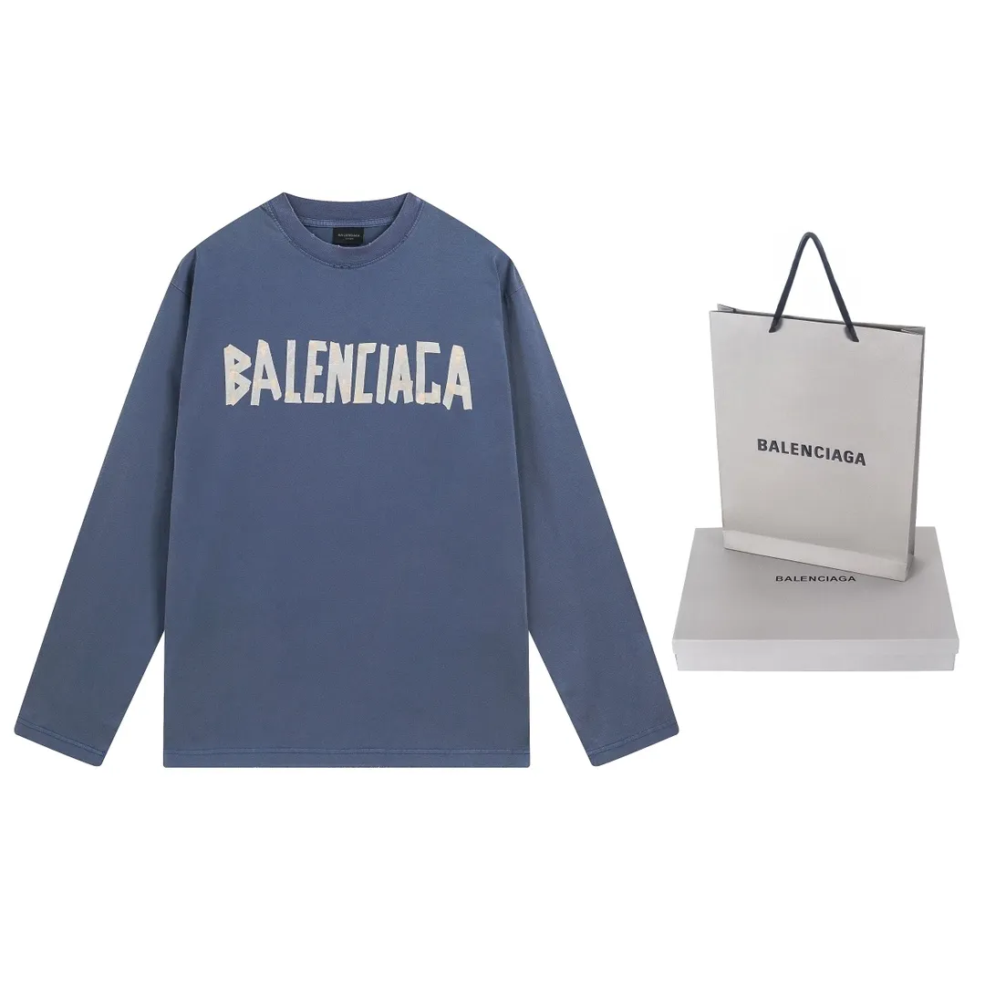 🅿️216 Real photos [Top version. Official website quality] BALENCI*GA/Paris. 23ss latest classic model. Front and rear tape direct printing. Ready-to-wear washed and worn long-sleeved T-shirt. Genuine product developed at the first time, brick cabinet synchronization. Welcome to compare. The fabric is made of Paris ZP custom-woven and dyed 100% cotton with double-yarn compact cotton. The weight is 260 grams. The cloth surface is clean. The cloth pattern is clear, soft and comfortable, and the threads are dyed with no color difference. The classic pattern is directly sprayed by a direct injection machine. Environmentally friendly imported materials, three-dimensional effect. Restored brick cabinet. The garments were washed and aged, and polished by many hands. Produced by ultra-heavy craftsmanship, the market currency is very different, welcome to compare. The version adopts OS loose shoulder design. The same style for men and women. Code: BL225003 Color: dark blue gray, off-white, burgundy, green, black blue, fog blue Size: XS S M L