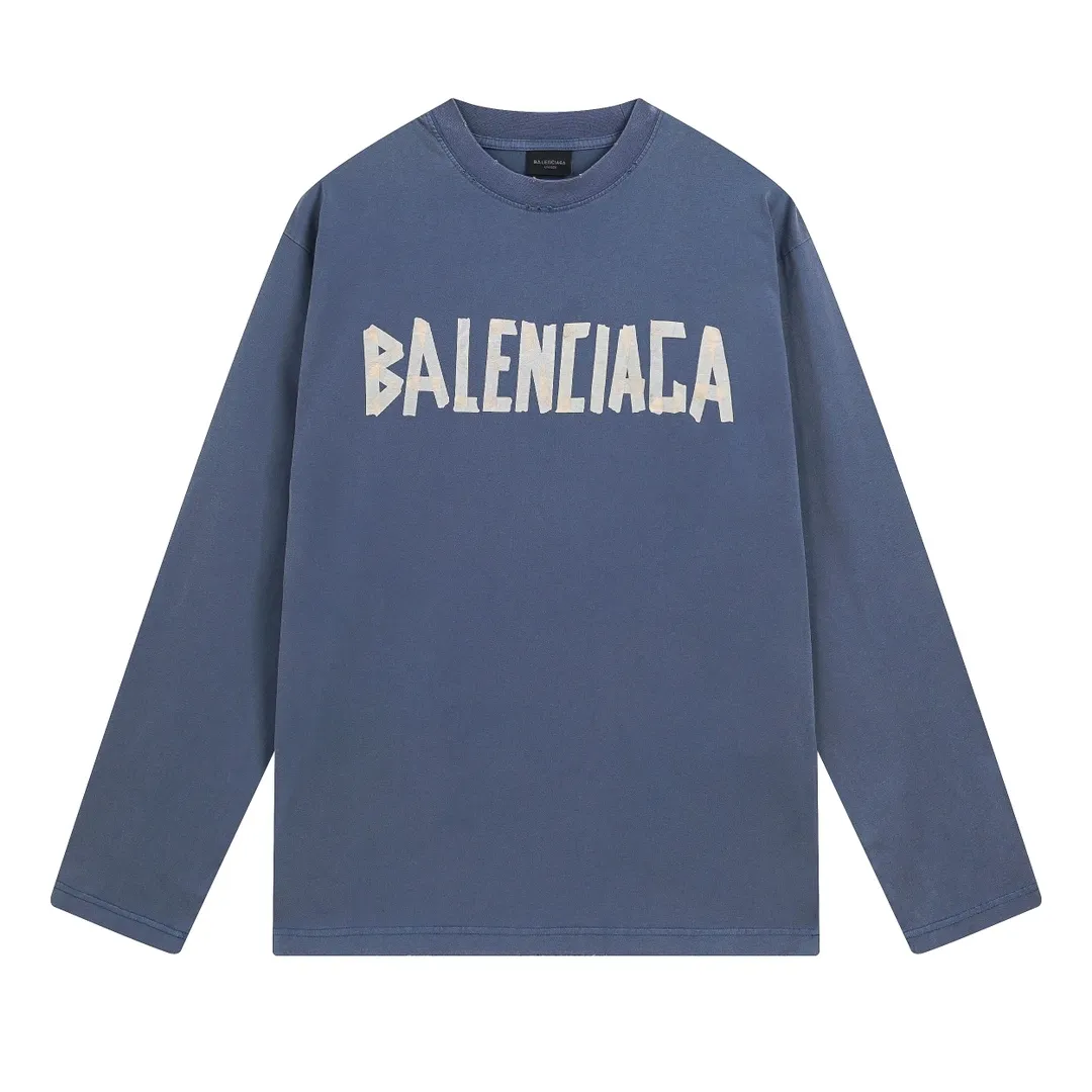 🅿️216 Real photos [Top version. Official website quality] BALENCI*GA/Paris. 23ss latest classic model. Front and rear tape direct printing. Ready-to-wear washed and worn long-sleeved T-shirt. Genuine product developed at the first time, brick cabinet synchronization. Welcome to compare. The fabric is made of Paris ZP custom-woven and dyed 100% cotton with double-yarn compact cotton. The weight is 260 grams. The cloth surface is clean. The cloth pattern is clear, soft and comfortable, and the threads are dyed with no color difference. The classic pattern is directly sprayed by a direct injection machine. Environmentally friendly imported materials, three-dimensional effect. Restored brick cabinet. The garments were washed and aged, and polished by many hands. Produced by ultra-heavy craftsmanship, the market currency is very different, welcome to compare. The version adopts OS loose shoulder design. The same style for men and women. Code: BL225003 Color: dark blue gray, off-white, burgundy, green, black blue, fog blue Size: XS S M L