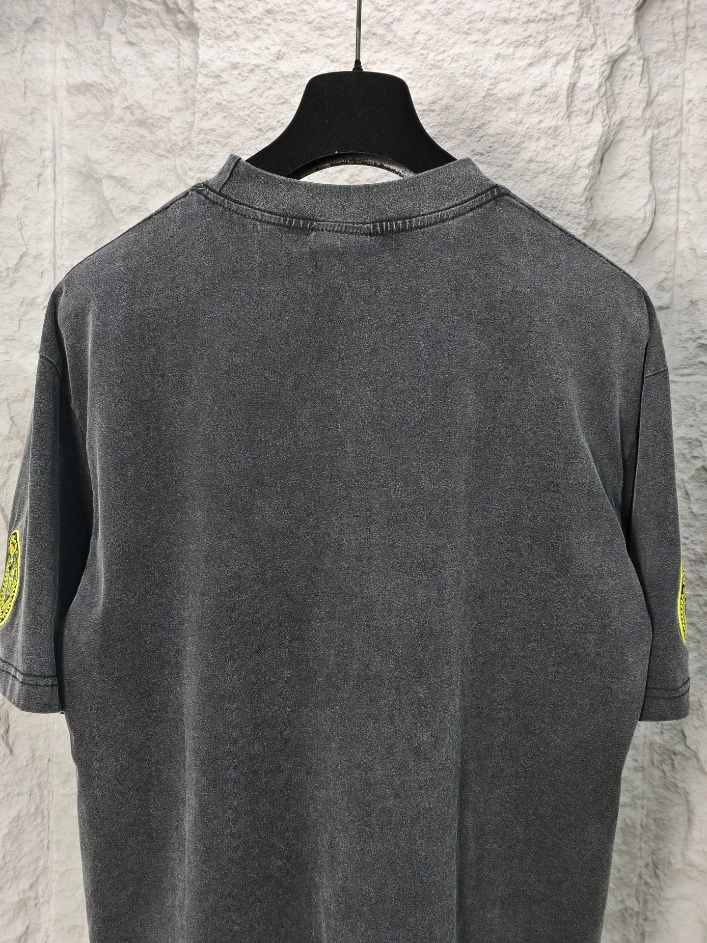 🅿️190 9210# Actual photo top version [[BALENCIA*GA] official website quality Paris new classic chest letter LOGO embroidered left and right sleeve badge embroidered short-sleeved T-shirt OS version loose dropped shoulders Unisex fabric: 260g 100% pure cotton double yarn Craftsmanship: front left and right sleeve embroidery Garment washed distressed shaping solid color Color: washed black Size: XS S M L