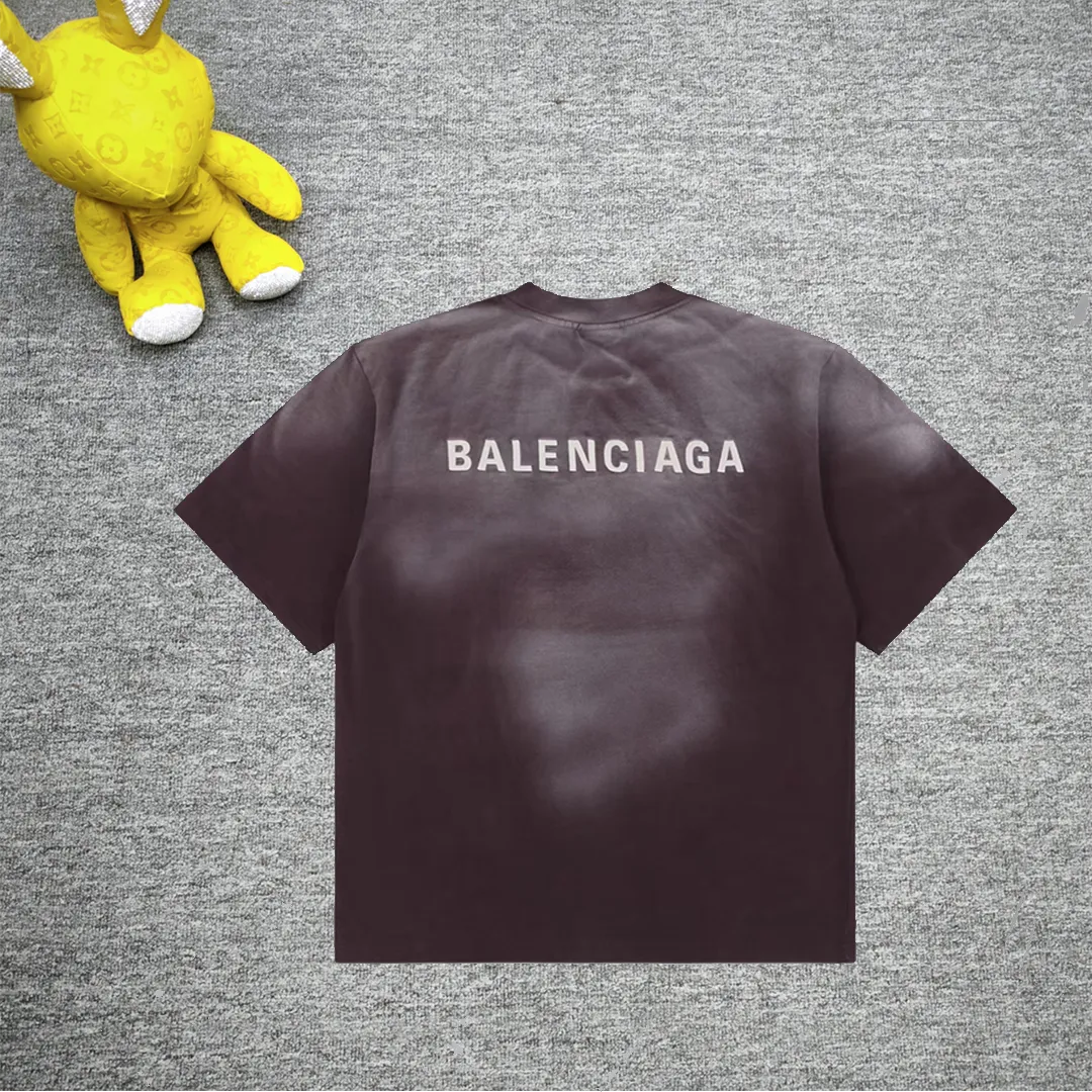 Top tested version - BALENCIAGA - Paris' new gradient color series. Short-sleeved T-shirt with embroidered letter logo on the front and back. Exclusive logo letter pattern on the front and back. Heavy craftsmanship. Simple but not simple. Original development of custom-woven fabric. Special weight 280g. Washing process. Sprayed horse process. Not easy to deform. Soft texture. Full of thickness. Highly restored. Imported Tajima machine heavy industry high-density embroidery on the chest. Fine embroidery. Three-dimensional effect. Clear lines. No rough edges. Ultra-high craftsmanship embroidery, very high fullness, obvious concave and convex texture, OS dropped shoulders, loose version, same style for men and women Color: lavender Size: XS--L P:280