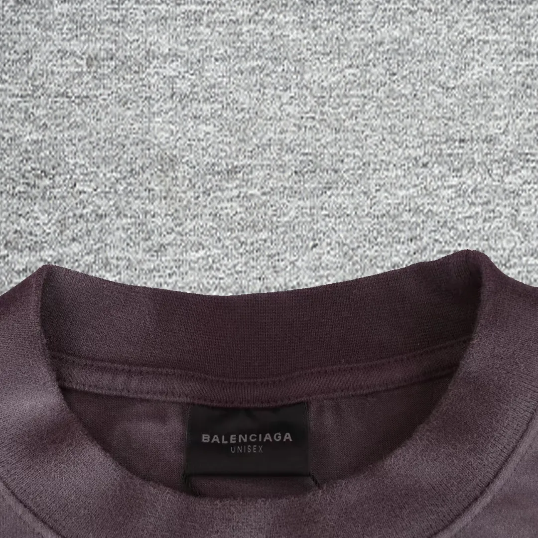 Top tested version - BALENCIAGA - Paris' new gradient color series. Short-sleeved T-shirt with embroidered letter logo on the front and back. Exclusive logo letter pattern on the front and back. Heavy craftsmanship. Simple but not simple. Original development of custom-woven fabric. Special weight 280g. Washing process. Sprayed horse process. Not easy to deform. Soft texture. Full of thickness. Highly restored. Imported Tajima machine heavy industry high-density embroidery on the chest. Fine embroidery. Three-dimensional effect. Clear lines. No rough edges. Ultra-high craftsmanship embroidery, very high fullness, obvious concave and convex texture, OS dropped shoulders, loose version, same style for men and women Color: lavender Size: XS--L P:280