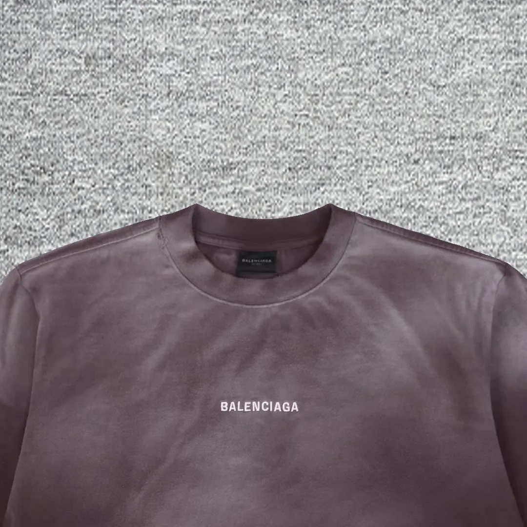 Top tested version - BALENCIAGA - Paris' new gradient color series. Short-sleeved T-shirt with embroidered letter logo on the front and back. Exclusive logo letter pattern on the front and back. Heavy craftsmanship. Simple but not simple. Original development of custom-woven fabric. Special weight 280g. Washing process. Sprayed horse process. Not easy to deform. Soft texture. Full of thickness. Highly restored. Imported Tajima machine heavy industry high-density embroidery on the chest. Fine embroidery. Three-dimensional effect. Clear lines. No rough edges. Ultra-high craftsmanship embroidery, very high fullness, obvious concave and convex texture, OS dropped shoulders, loose version, same style for men and women Color: lavender Size: XS--L P:280