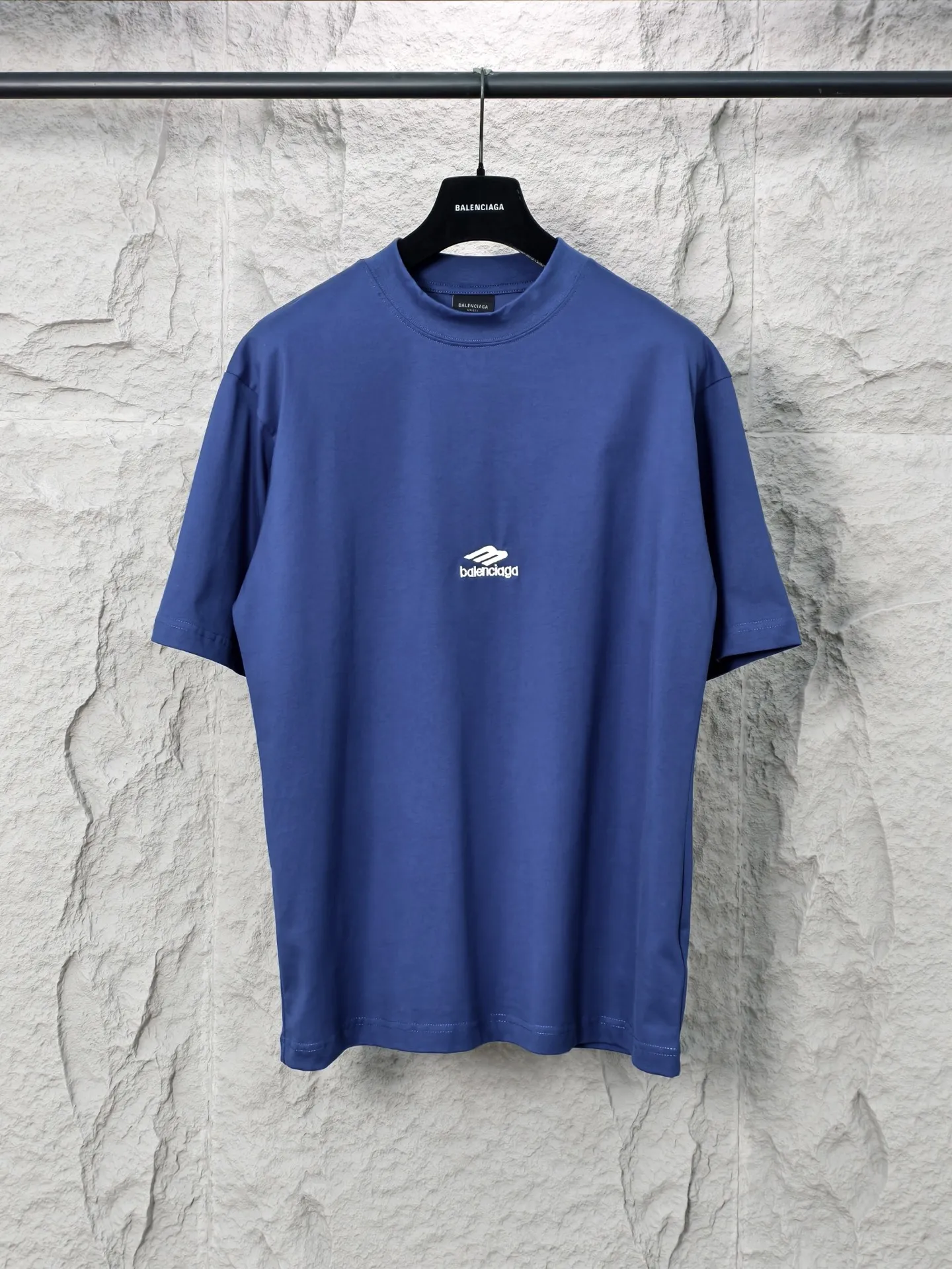 🅿️180 9207# Actual pictures Top version [[BALENCIA*GA] Official website quality Paris new ski series 3M size LOGO embroidered short-sleeved T-shirt OS version Loose dropped shoulders Unisex style Fabric: 260 grams 100% cotton double yarn Technology: Front and back embroidery Garment washing Shape solid Color: Black Blue Yellow Size: XS S M L