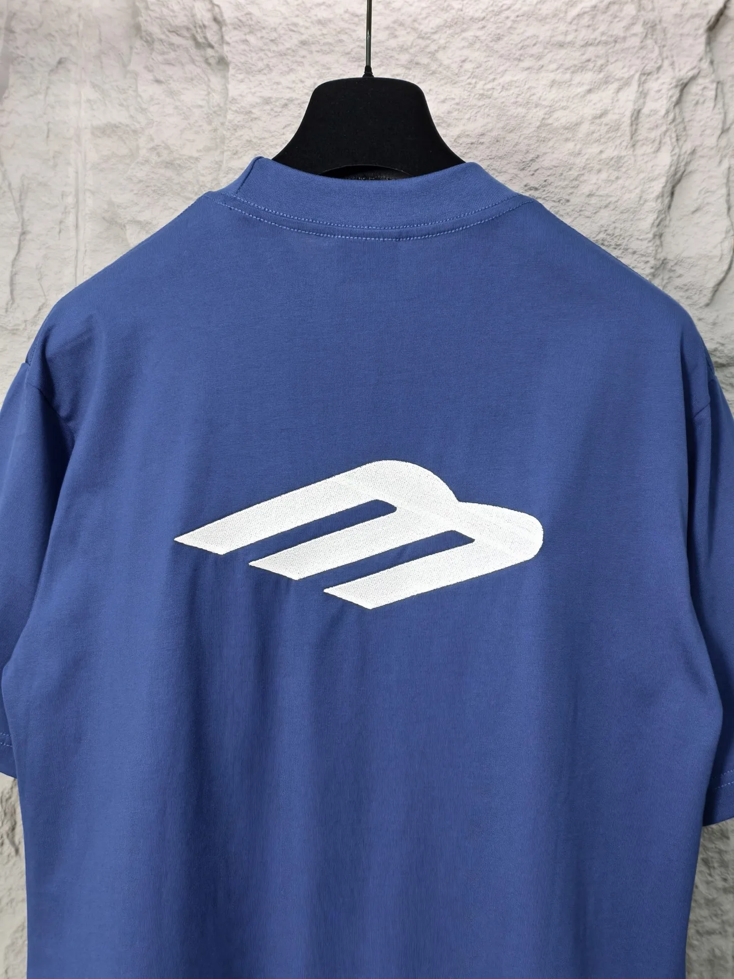 🅿️180 9207# Actual pictures Top version [[BALENCIA*GA] Official website quality Paris new ski series 3M size LOGO embroidered short-sleeved T-shirt OS version Loose dropped shoulders Unisex style Fabric: 260 grams 100% cotton double yarn Technology: Front and back embroidery Garment washing Shape solid Color: Black Blue Yellow Size: XS S M L