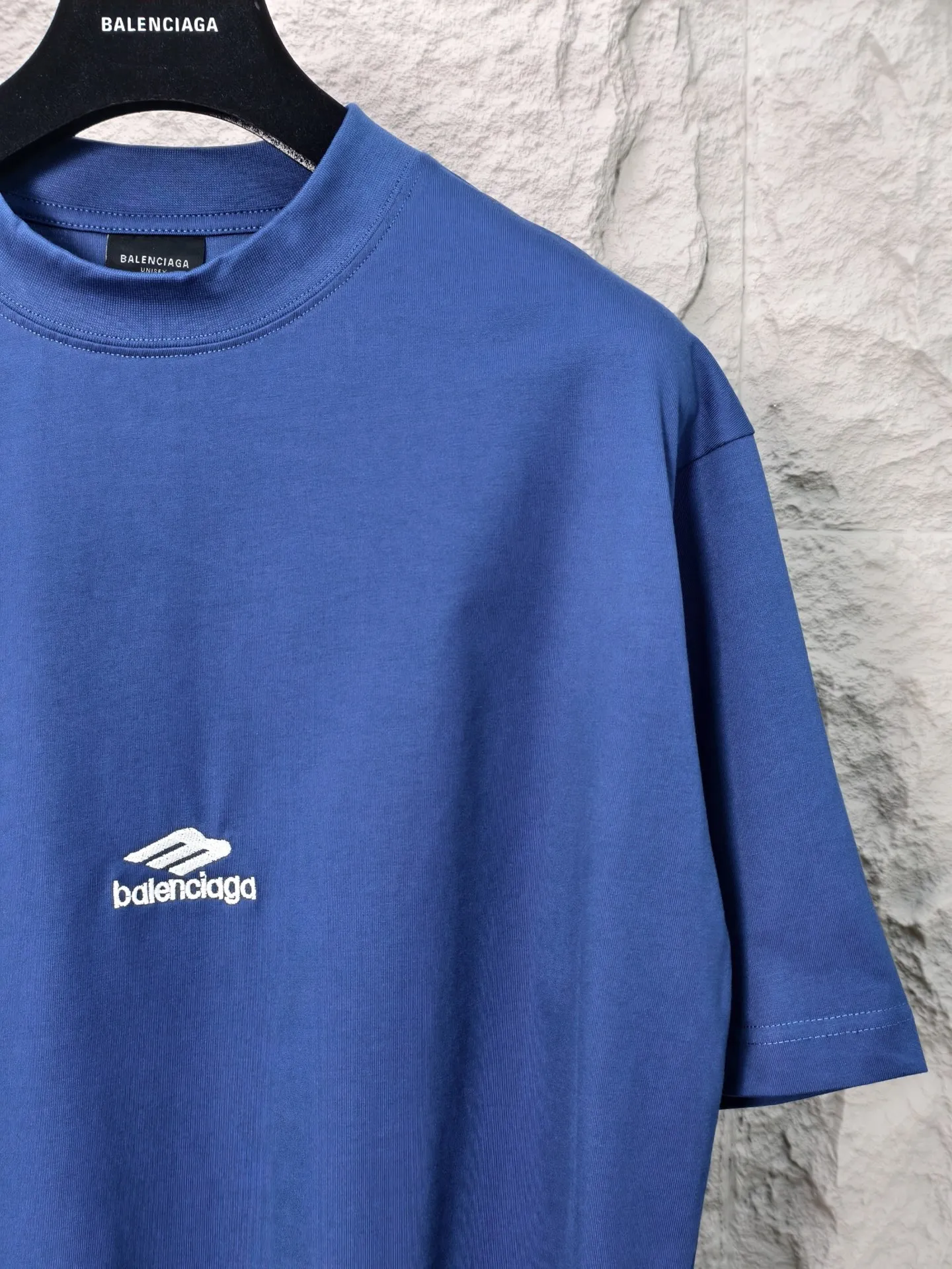 🅿️180 9207# Actual pictures Top version [[BALENCIA*GA] Official website quality Paris new ski series 3M size LOGO embroidered short-sleeved T-shirt OS version Loose dropped shoulders Unisex style Fabric: 260 grams 100% cotton double yarn Technology: Front and back embroidery Garment washing Shape solid Color: Black Blue Yellow Size: XS S M L