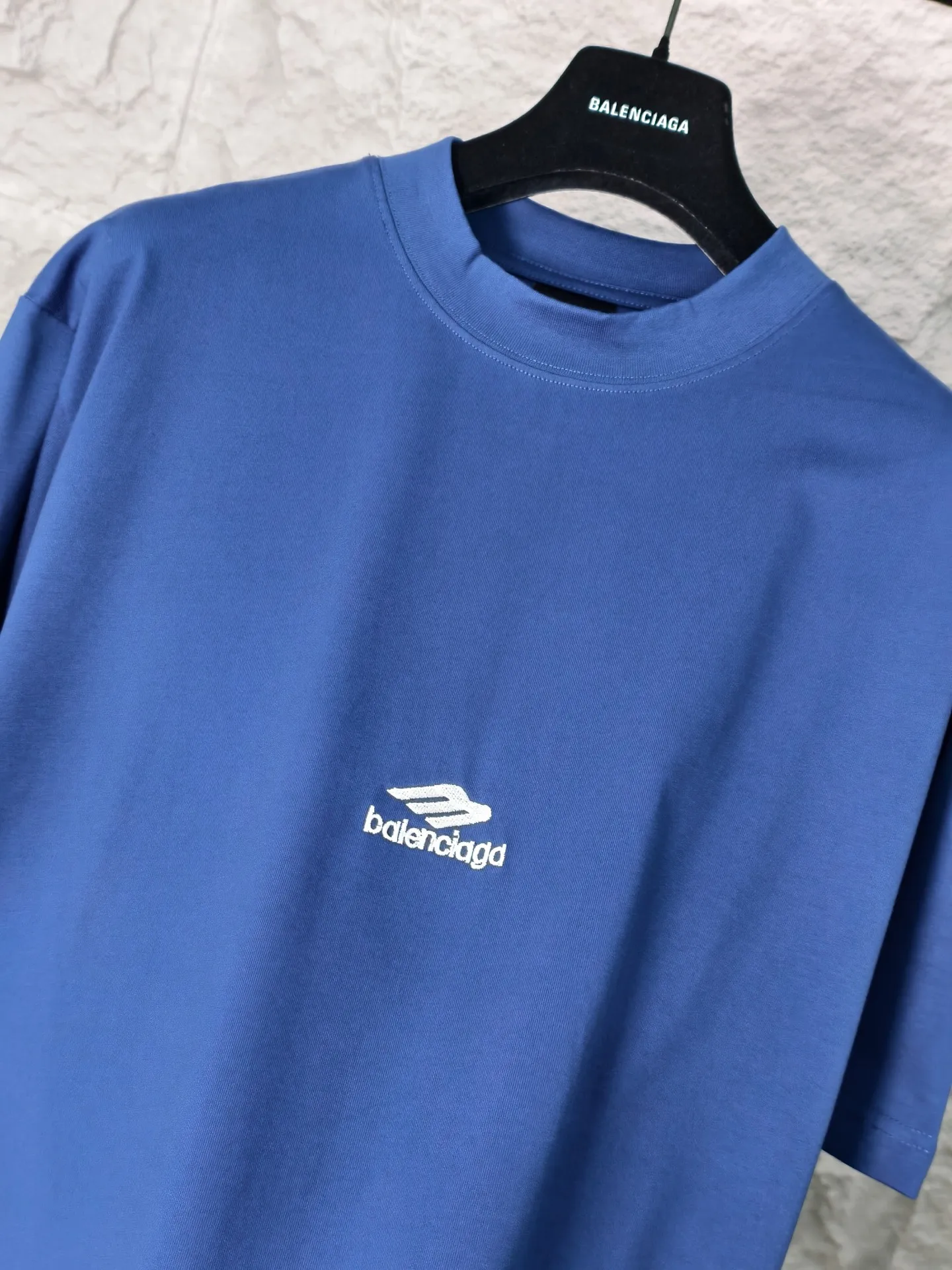 🅿️180 9207# Actual pictures Top version [[BALENCIA*GA] Official website quality Paris new ski series 3M size LOGO embroidered short-sleeved T-shirt OS version Loose dropped shoulders Unisex style Fabric: 260 grams 100% cotton double yarn Technology: Front and back embroidery Garment washing Shape solid Color: Black Blue Yellow Size: XS S M L