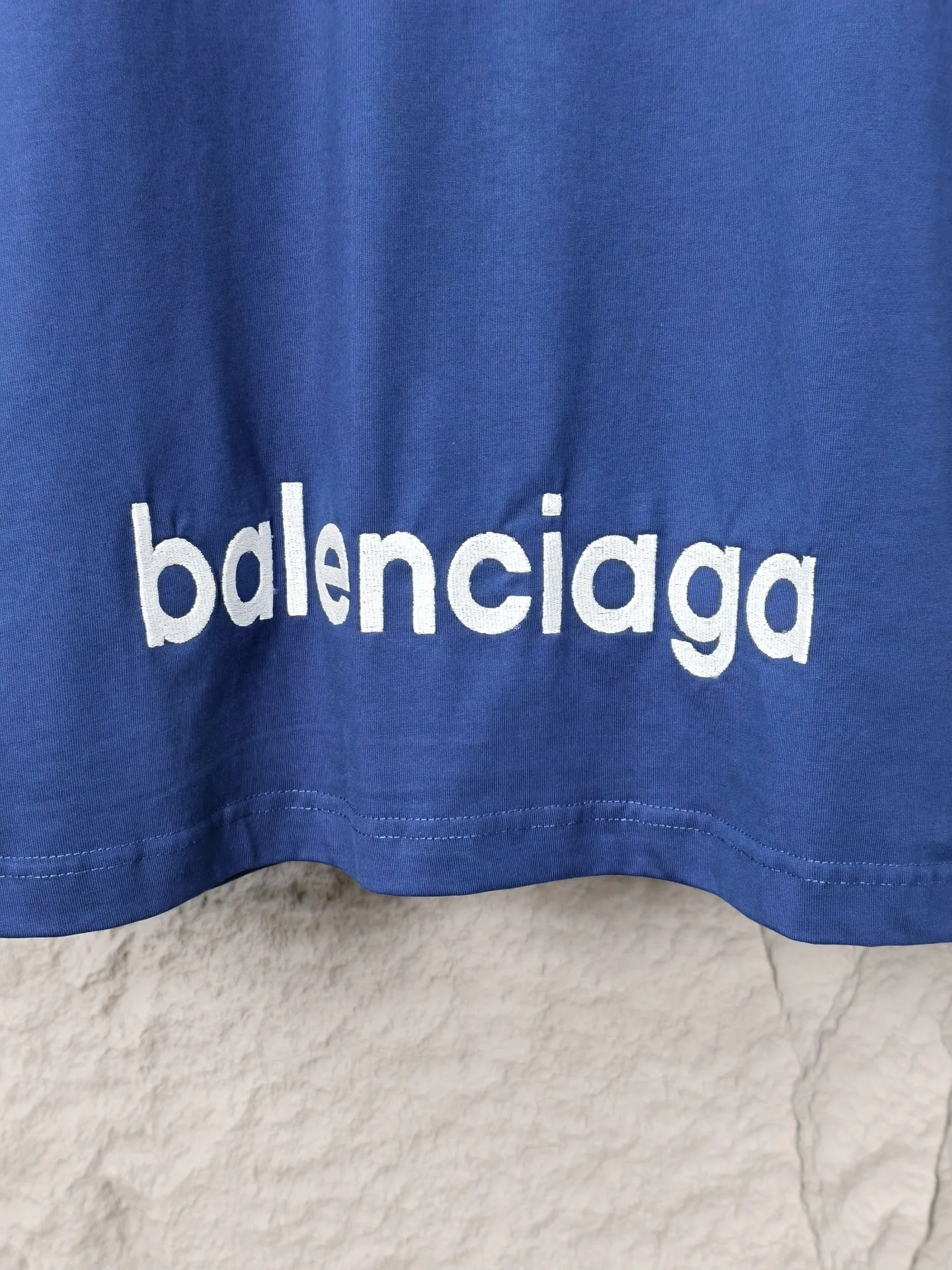 🅿️180 9207# Actual pictures Top version [[BALENCIA*GA] Official website quality Paris new ski series 3M size LOGO embroidered short-sleeved T-shirt OS version Loose dropped shoulders Unisex style Fabric: 260 grams 100% cotton double yarn Technology: Front and back embroidery Garment washing Shape solid Color: Black Blue Yellow Size: XS S M L