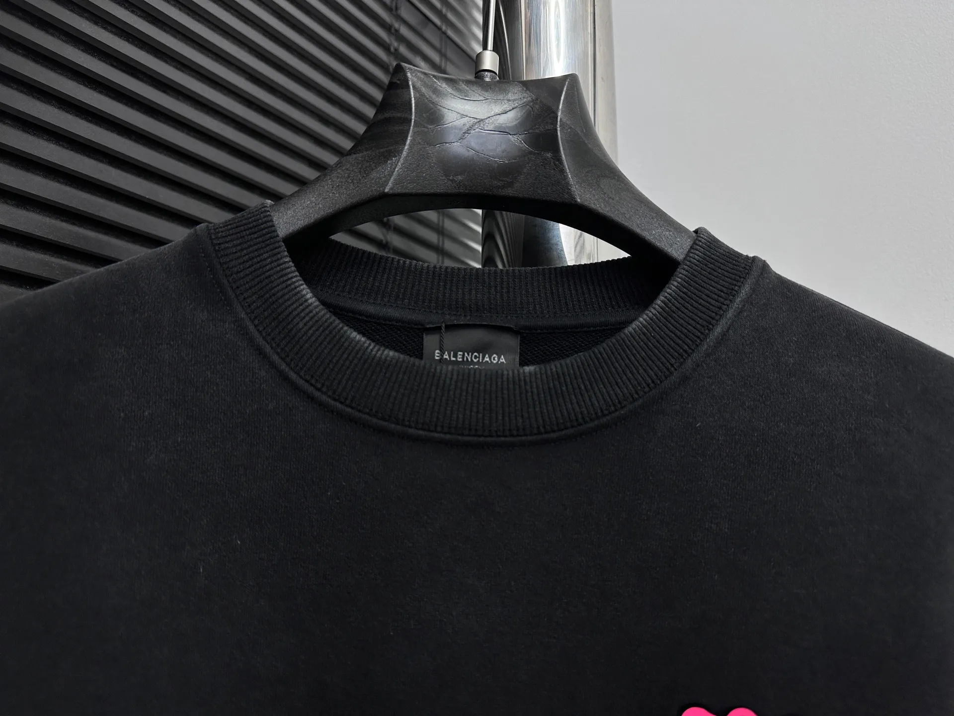 🅿️310 [BALENCIaGA] Paris washed round neck sweatshirt. The fabric is made of 400g Paris-specific double yarns* high weight double yarn ribs, washed and distressed. It has a better hand feel and texture. It is not easy to deform, not easy to shrink, not easy to fade, and maintains long-term beauty. The same style for men and women! ! Size: S-XL