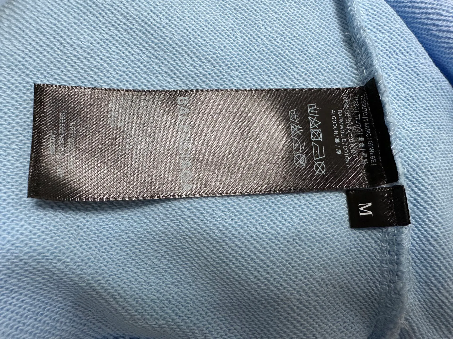 🅿️330 【BALENCIaGA】Paris small letter hooded sweatshirt. The fabric surface is clean. The fabric pattern is clear, soft and comfortable. The threads are dyed with no color difference. The tape is stamped with imported transparent glue. The effect is three-dimensional. Restore brick cabinets, adopt OS loose shoulder style. Same style for men and women. Size: S-XL
