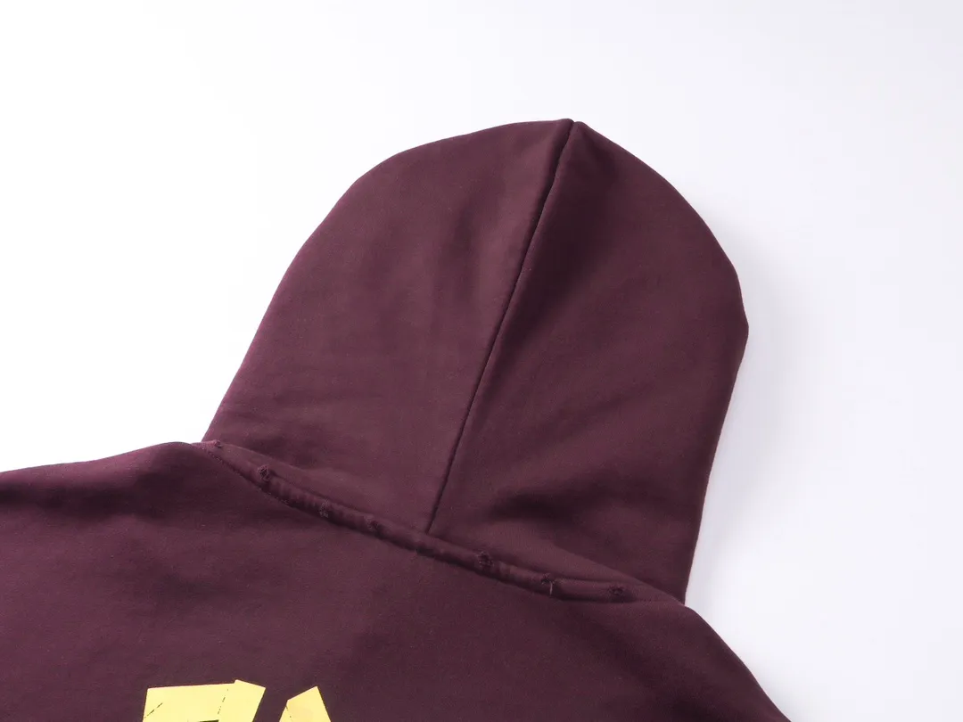 🅿️390 real photos [Top version. Official website quality] BALENCI*GA/Paris. 23ss latest classic hot model. Purchase the original board at the first time. Color. Printing. Washing. Production and authenticity. Wrong version in Jubie market. Welcome to compare. Tape direct printing. Ready-to-wear hooded sweatshirt washed and worn twice. The brick cabinet is synchronized. The fabric is made of Paris ZP custom-woven and dyed cotton sweatshirt. The weight is 450 grams. The cloth surface is clean. The cloth pattern is clear, soft and comfortable, and the threads are dyed with no color difference. The classic pattern adopts Kornit imported direct injection. The letters are clear and the effect is three-dimensional. Restored brick cabinet. The garments were washed and aged, and polished by many hands. Produced by ultra-heavy craftsmanship, special market currency. Note⚠️ZP fabric is made of fine-grained yarn. Pay attention to the big difference! Welcome to compare! The version adopts OS loose shoulder version. The same style for men and women. Code: BL238016 Color: dark gray blue, Paris blue, washed black, burgundy, fluorescent yellow, green, floral gray, sky blue, khaki Size: XS S M L