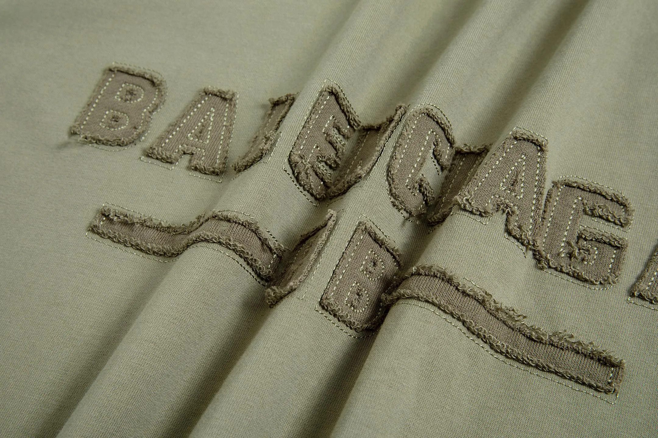 🅿️190 9181# Detailed picture Top version [[BALENCIA*GA] official website quality Paris new letter LOGO chest patch embroidery short-sleeved T-shirt OS version Loose dropped shoulders Unisex style Fabric: 260g 100% cotton double yarn Technology: Front patch embroidery Reverse stitching Garment wash Distressed Shaping Solid color Color: Washed black, fog blue, green Size: XS S M L