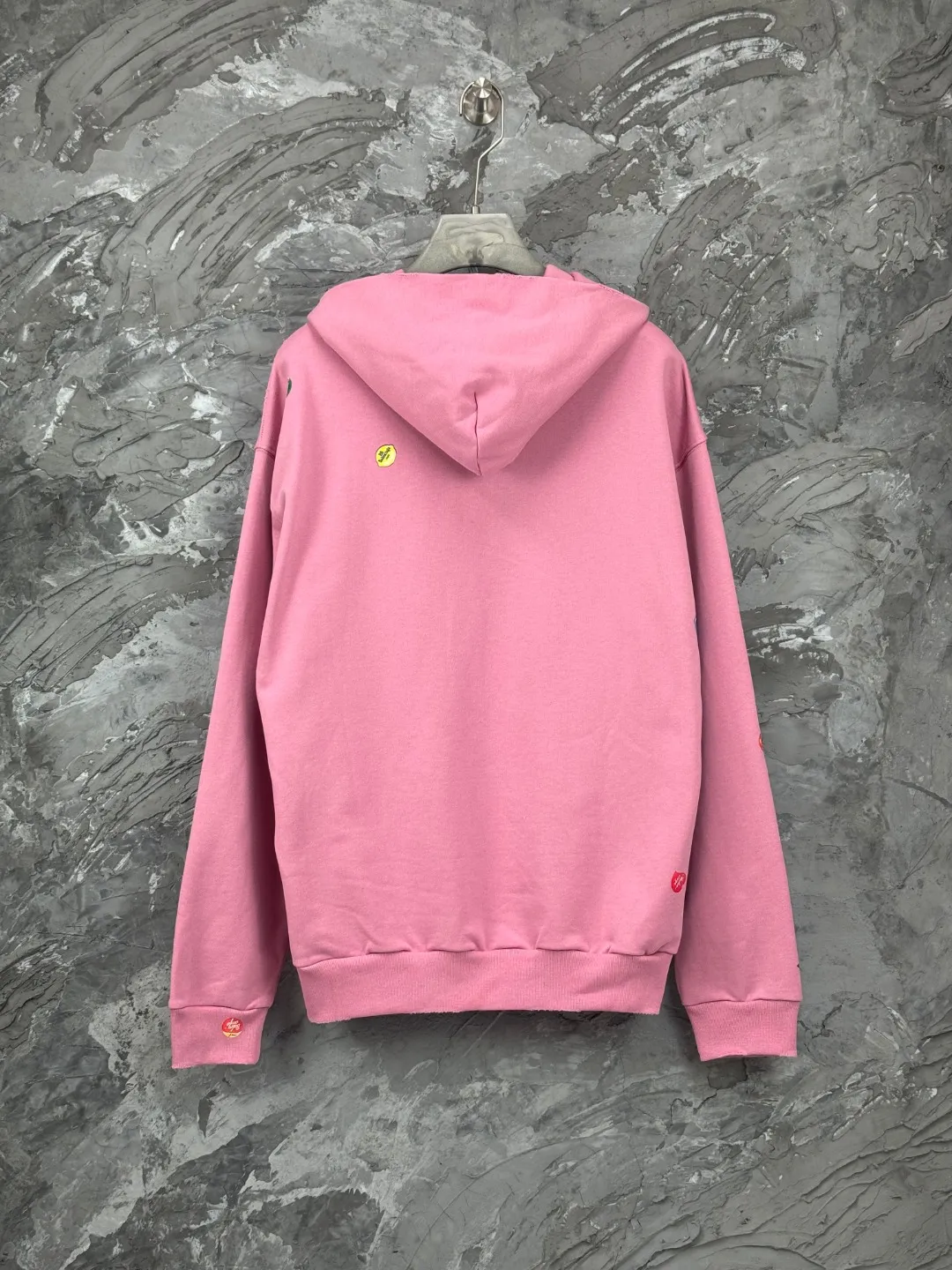 🅿️450 BALENCI*GA Paris fruit pattern Vintage hooded zipper sweatshirt. Growth positioning fixed-point computer spray printing and embossing. Manual master positioning and fixed-point grinding. Customized matching hardware. Clear letters. Three-dimensional effect. Exclusive matching woven and dyed 460g fabric. Threads are dyed in the same cylinder with zero color difference. Brick cabinet synchronization. Welcome to compare. Same style for men and women -Color: Gray Pink -SIZE: Xs S M L Style number 8979#