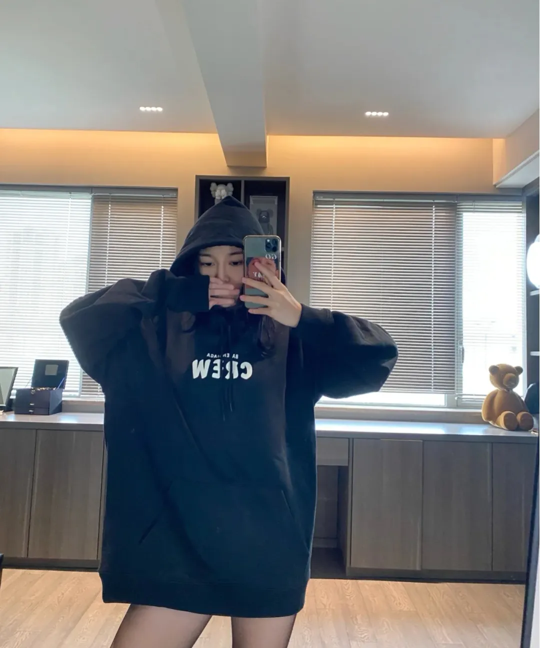 ♻️💯Upper body reference model picture❤️The top tested version BALENCIAGA Balenciaga CREW staff limited edition for male and female couples star autumn and winter pure cotton hoodie sweatshirt hooded As a Balenciaga 20th anniversary employee limited short-sleeve, full of Parisian feelings, highly recommended! ! The letters on the chest are also very simple and elegant, and the shape is super OS. The whole dress has been washed, and the 480g combed cotton terry fabric is very textured and you can touch it! High-definition imported glue and high-coverage screen printing on the chest, the dots are very precise. Color: Peach Pink Lemon Yellow Black White Size: XS-L P:430