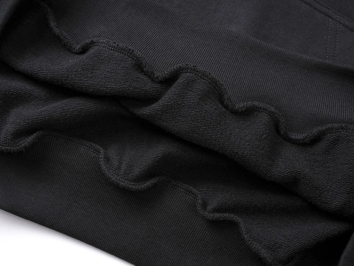 🅿️350 BALENCI*GA Paris inverted LOGO style hooded sweatshirt. The front embroidery uses imported Tajima embroidery machines and environmentally friendly glue color printing technology. Customized matching hardware. The letters are clear. The effect is three-dimensional. Exclusively matched to the pattern, woven and dyed 460g fabric. Threads are dyed in the same vat with zero color difference. Brick cabinet synchronization. Welcome to compare. Same style for men and women -Color: black -SIZE: Xs S M L Style number 8988#