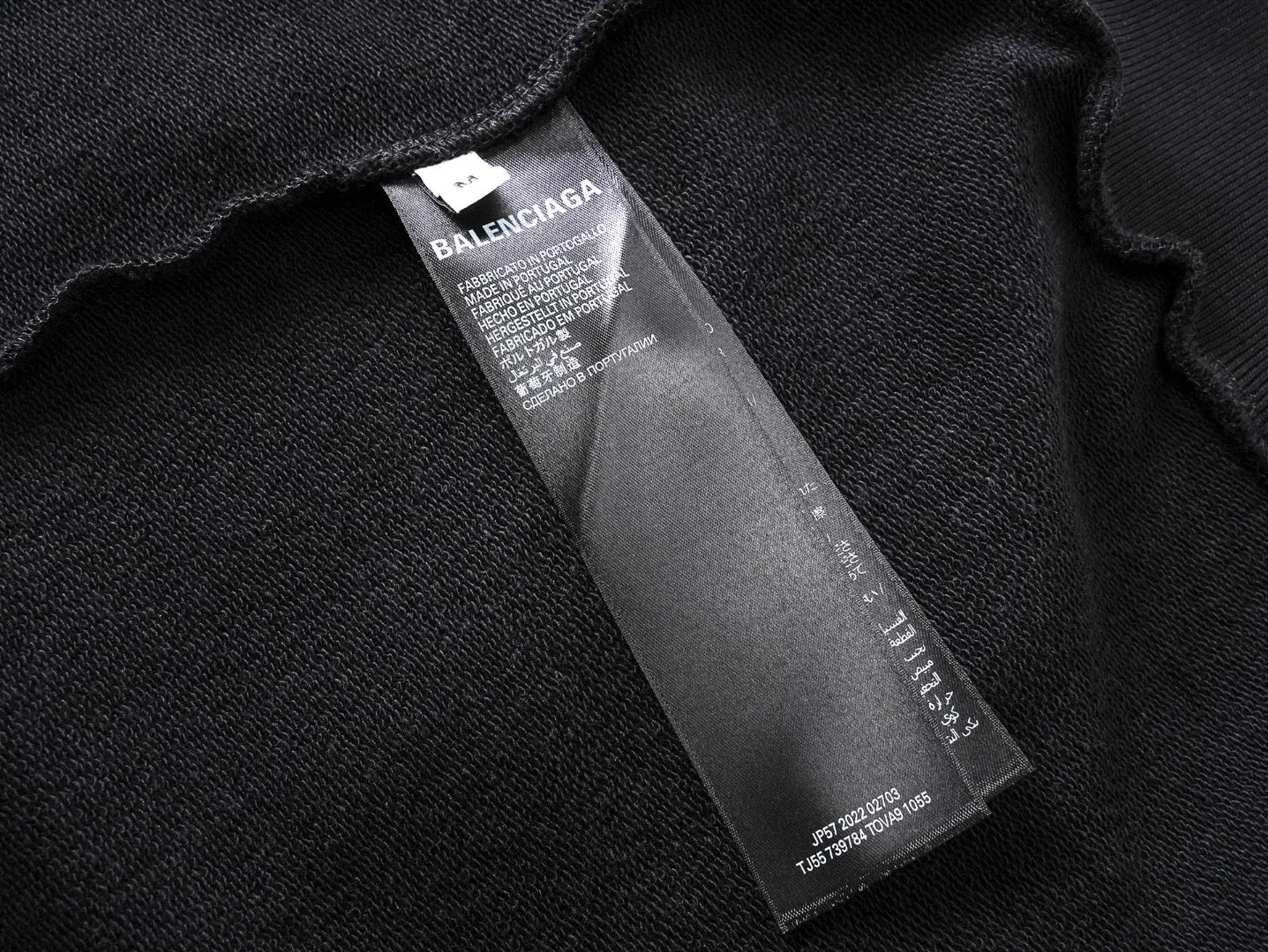 🅿️350 BALENCI*GA Paris inverted LOGO style hooded sweatshirt. The front embroidery uses imported Tajima embroidery machines and environmentally friendly glue color printing technology. Customized matching hardware. The letters are clear. The effect is three-dimensional. Exclusively matched to the pattern, woven and dyed 460g fabric. Threads are dyed in the same vat with zero color difference. Brick cabinet synchronization. Welcome to compare. Same style for men and women -Color: black -SIZE: Xs S M L Style number 8988#