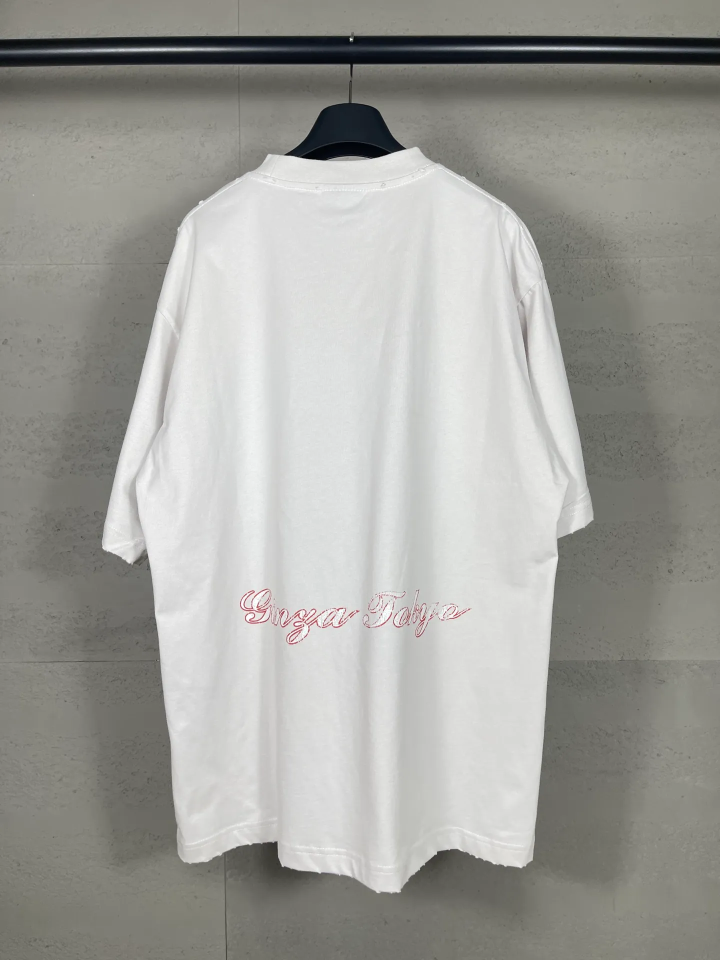 🅿️194 real photos [Top version. Official website quality] BALENCI*GA/Paris. 2024 new style, Paris. Japan Tokyo Tower limited edition. Front and rear direct-injection printing, washed and distressed short-sleeved T-shirt, 2024 new style. Y plate customization. Special market currency. Brick cabinets are synchronized. Genuine products are developed at the first time, and you can print and compare! The fabric is made of Paris ZP custom-woven and dyed cotton double yarn. Weighing 260 grams, the cloth surface is clean. The cloth pattern is clear, soft and comfortable. The threads are dyed with no color difference. The printing uses environmentally friendly imported materials for direct-injection printing, with clear letters and three-dimensional effect. The entire garment is washed, distressed and worn. The version adopts OS loose shoulder design. Same style for men and women. Code: BL223381 Color: black blue. Beige. Size: XS to L