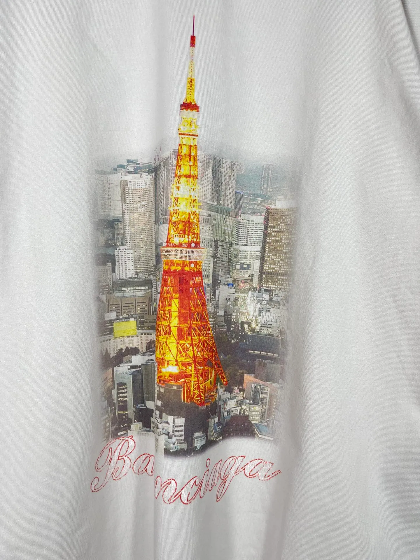 🅿️194 real photos [Top version. Official website quality] BALENCI*GA/Paris. 2024 new style, Paris. Japan Tokyo Tower limited edition. Front and rear direct-injection printing, washed and distressed short-sleeved T-shirt, 2024 new style. Y plate customization. Special market currency. Brick cabinets are synchronized. Genuine products are developed at the first time, and you can print and compare! The fabric is made of Paris ZP custom-woven and dyed cotton double yarn. Weighing 260 grams, the cloth surface is clean. The cloth pattern is clear, soft and comfortable. The threads are dyed with no color difference. The printing uses environmentally friendly imported materials for direct-injection printing, with clear letters and three-dimensional effect. The entire garment is washed, distressed and worn. The version adopts OS loose shoulder design. Same style for men and women. Code: BL223381 Color: black blue. Beige. Size: XS to L