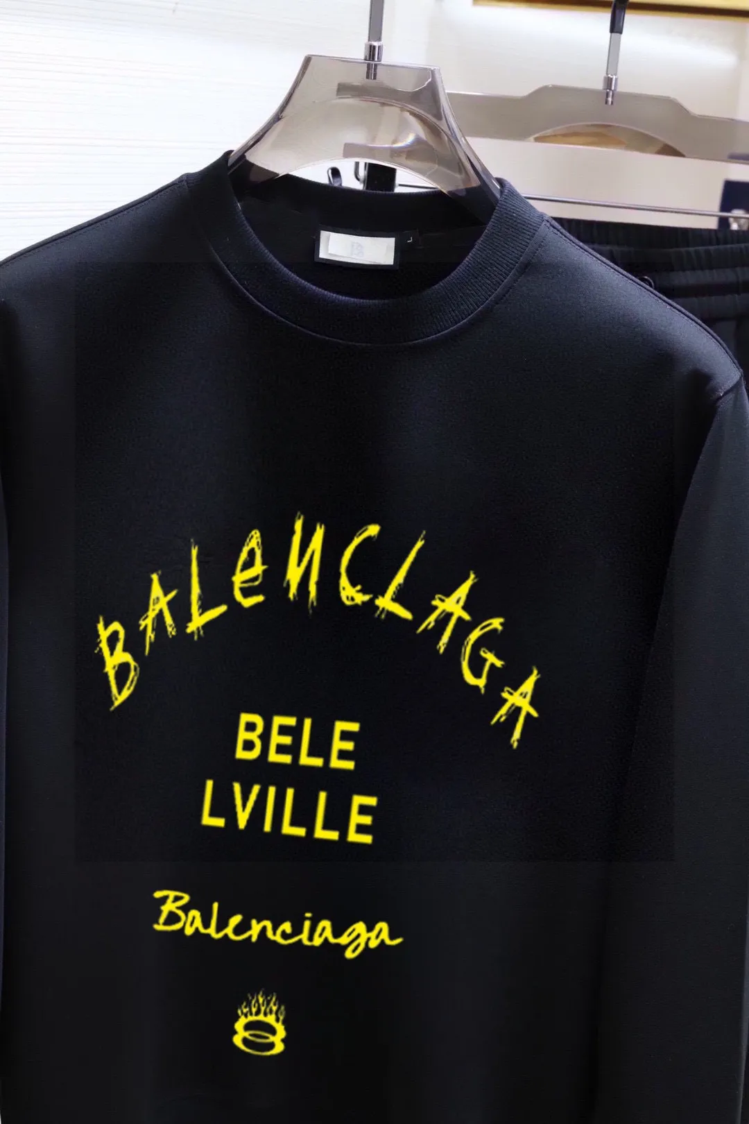 🅿️400 direct batch brand [BALENCIAGA] (thick velvet) 2025 autumn and winter new products, celebrities' favorite fashion-flavored casual suits, clean and neat tailoring, full of urban style. Made of high-quality customized fabrics, the inner warmth is excellent, the hand feels soft and dry, and the upper body effect is crisp and stylish. The three-dimensional cutting process and the pattern are all of high standards, and the silhouette version has the right benefits! It is not tight at all, and you feel good when you put it on. So many top-quality raw materials create high-end products with unparalleled value. It is the first choice for high-end fashion people. (Size: M-4XL can wear up to 200 pounds)
