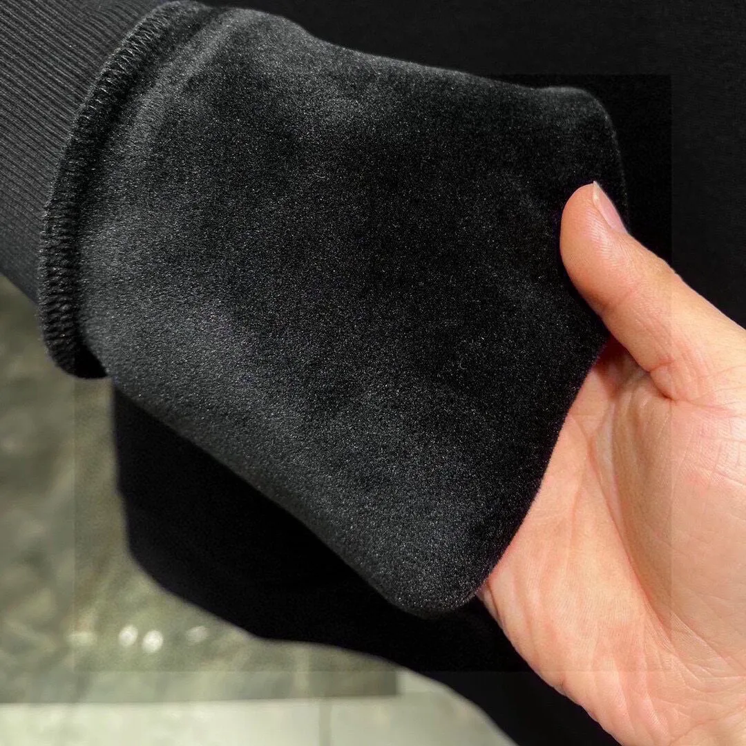 🅿️400 direct batch brand [BALENCIAGA] (thick velvet) 2025 autumn and winter new products, celebrities' favorite fashion-flavored casual suits, clean and neat tailoring, full of urban style. Made of high-quality customized fabrics, the inner warmth is excellent, the hand feels soft and dry, and the upper body effect is crisp and stylish. The three-dimensional cutting process and the pattern are all of high standards, and the silhouette version has the right benefits! It is not tight at all, and you feel good when you put it on. So many top-quality raw materials create high-end products with unparalleled value. It is the first choice for high-end fashion people. (Size: M-4XL can wear up to 200 pounds)
