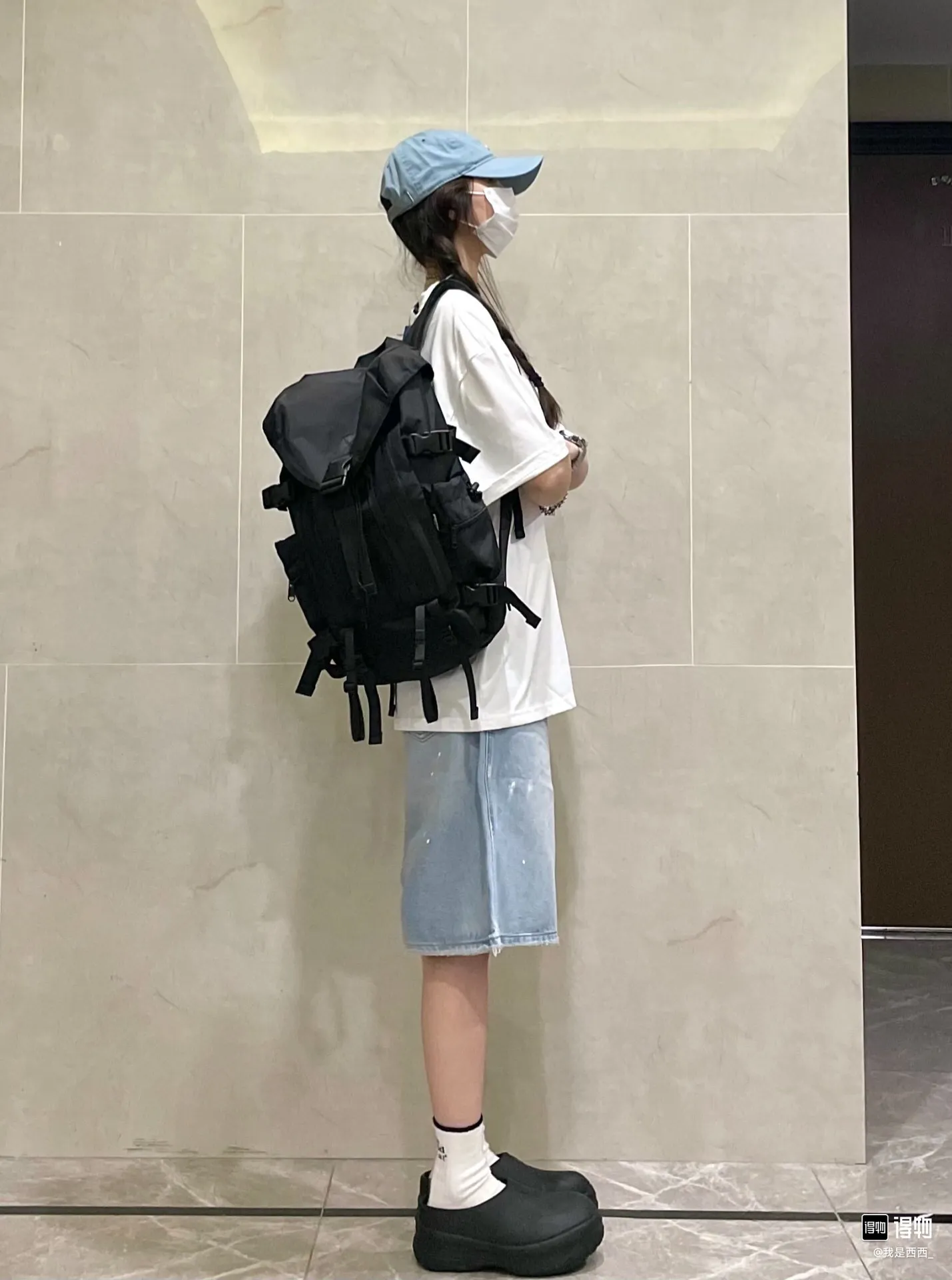 🎀Hot model pictures🎀[Updated] Top tested version BALENCIAGA/ADIDAS Balenciaga co-branded Adidas embroidered letters round neck short-sleeved T-shirt is a hot topic at the moment🔥Quality ceiling It seems to be a simple printing or embroidery, but it is not simple at all. 100% imported machine restoration, details, workmanship and fabrics are consistent with the original ones. Guaranteed no color difference with the counter. Feel free to compare ⚠️Note that the threaded collars are all original collars of certain Paris and Paris, with high wrapping. The width of the collar and cabinets are accurate to millimeters. Thick collars are not easily deformed. The collars of high-end products are all restored to cabinets. This distinguishes the large collars of the world from ordinary garbage. ⚠️Different styles of washed wheat main wheat, including imported wheat, have different colors and codes. Really restore the counter. As we all know, Balenciaga's collar labels in each quarter have different English or different colors. This distinguishes fast food products with the same common main wheat, washed wheat. ⚠️Attention to workmanship, stitching at the neckline, no folds, smooth and natural, no overlapping lines, true restoration ⚠️The fabric is made of 280g Paris-specific double yarn, which is really incomparable with the ordinary version on the market. Correct printing details, correct double yarn high weight thread, correct packaging details, all-round restoration of workmanship, all-round restoration of packaging P:270 Color: black white green SIZE: XS-S-M-L