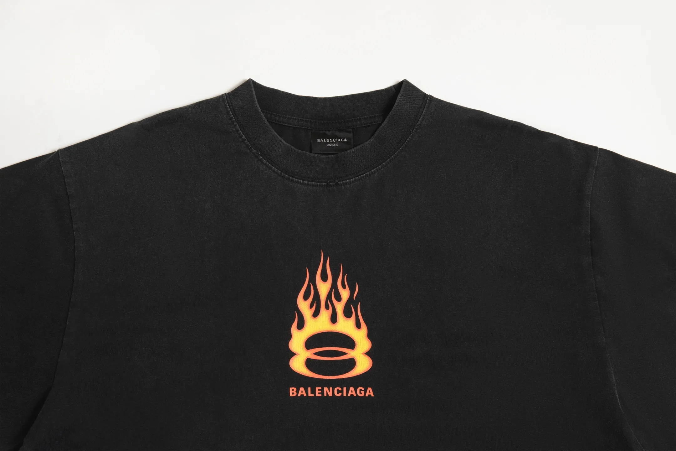🅿️190 9145# Detailed picture Top version [[BALENCIA*GA] official website quality Paris new double-ring flame torch direct injection printed washed and distressed short-sleeved T-shirt OS version Loose dropped shoulders Unisex fabric: 260 grams 100% cotton double yarn Process: front and rear panels left and right sleeve printing Garment washed worn distressed fixed color Color: washed black washed blue Size: XS S M L