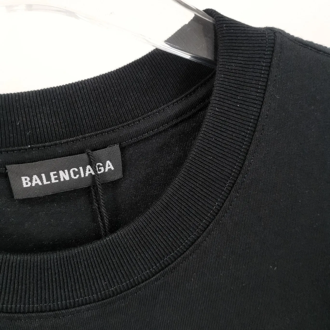 [New] Top tested version Balenciaga 21ss new lock buckle Unisex short-sleeved loose pure cotton BALENCIAGA short-sleeved T-shirt for couples Super classic style with good-looking colors Oversize version 260g Double yarn cotton top fabric [Little Red Book popular style | Highly recommended by ins style bloggers] Original model opening 1:1, all other colors are custom-woven and dyed (although everyone says so, but I guarantee it, and the threads are also dyed in the same vat) and there is no error with ZP.  Positioned cutting, high-quality wiring, original 1x1 thickened thread on the neckline, imported glue printing, black and gray colors are all silver, lock printing, repeated washing, not easy to crack! ! ! A full set of genuine one-to-one accessories, bag code marked. The numbers are all correct and identical.  Color: White Black Floral Gray Haze Blue Washed Black Size: XS-L P:240