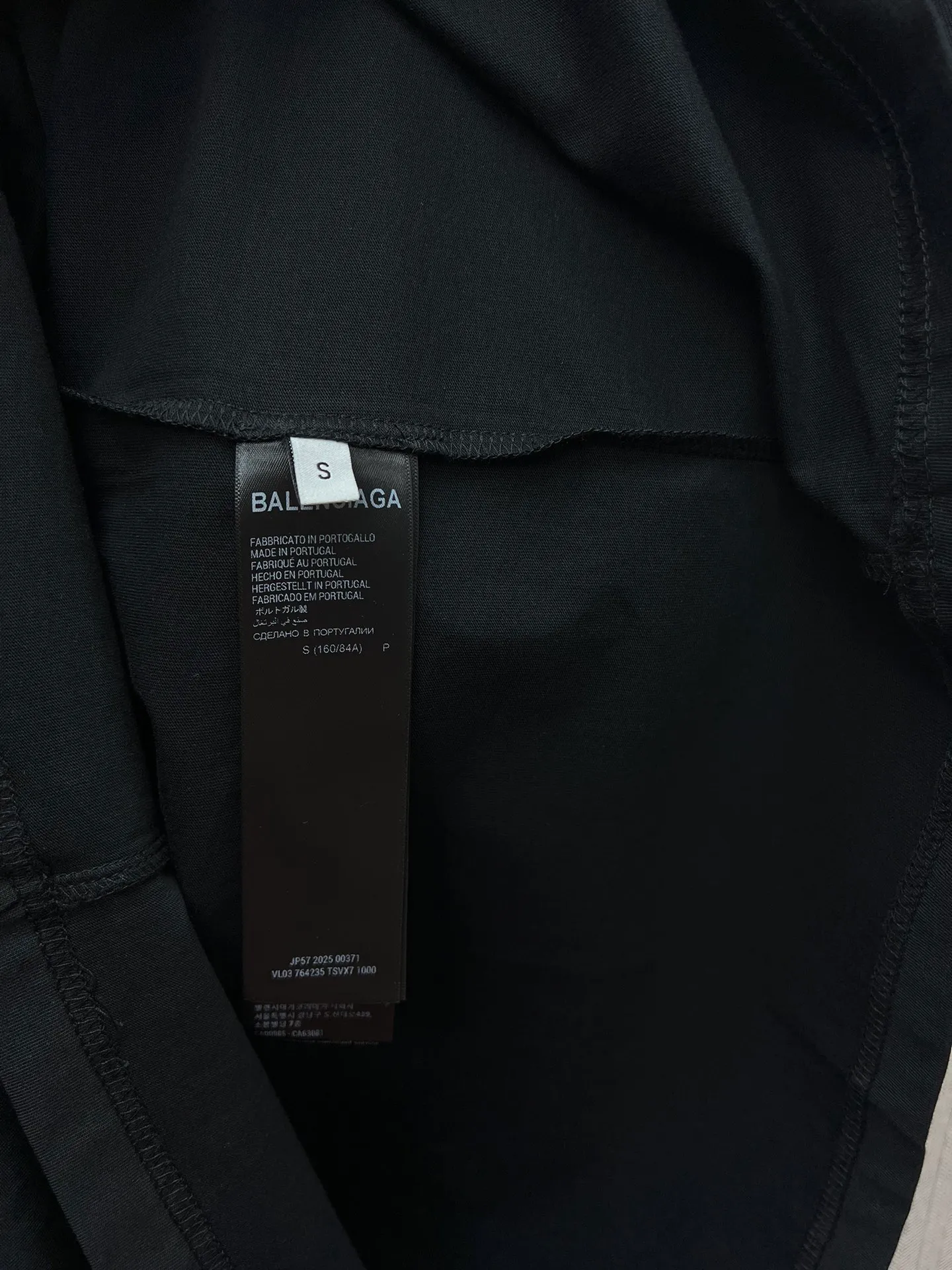🅿️260 Paris 25ss new men's and women's black jersey medium fit T-shirt, decorated with qixi 25 artwork embroidery on the front and the same print on the back. Size: S.M.L.XL.