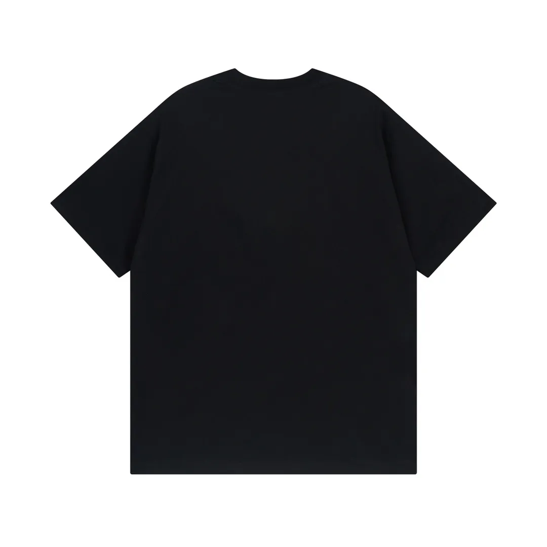 🅿️166 detailed pictures [Top version. Official website quality] BALENCI*GA/Paris. 2024 limited edition. 520 limited WI-FI catwalk style printed short-sleeved T-shirt. Brick cabinet synchronization. Genuine product developed at the first time, happy to print and compare! The fabric is made of Paris ZP custom-woven and dyed cotton double yarn. Weighing 260 grams, the cloth surface is clean. The cloth pattern is clear, soft and comfortable. The threads are dyed with no color difference. The printing uses environmentally friendly imported materials. The letters are clear and the effect is three-dimensional. The version adopts OS loose shoulder design. Same style for men and women. Code: BL223368 Color: black. Off-white Size: XS to L