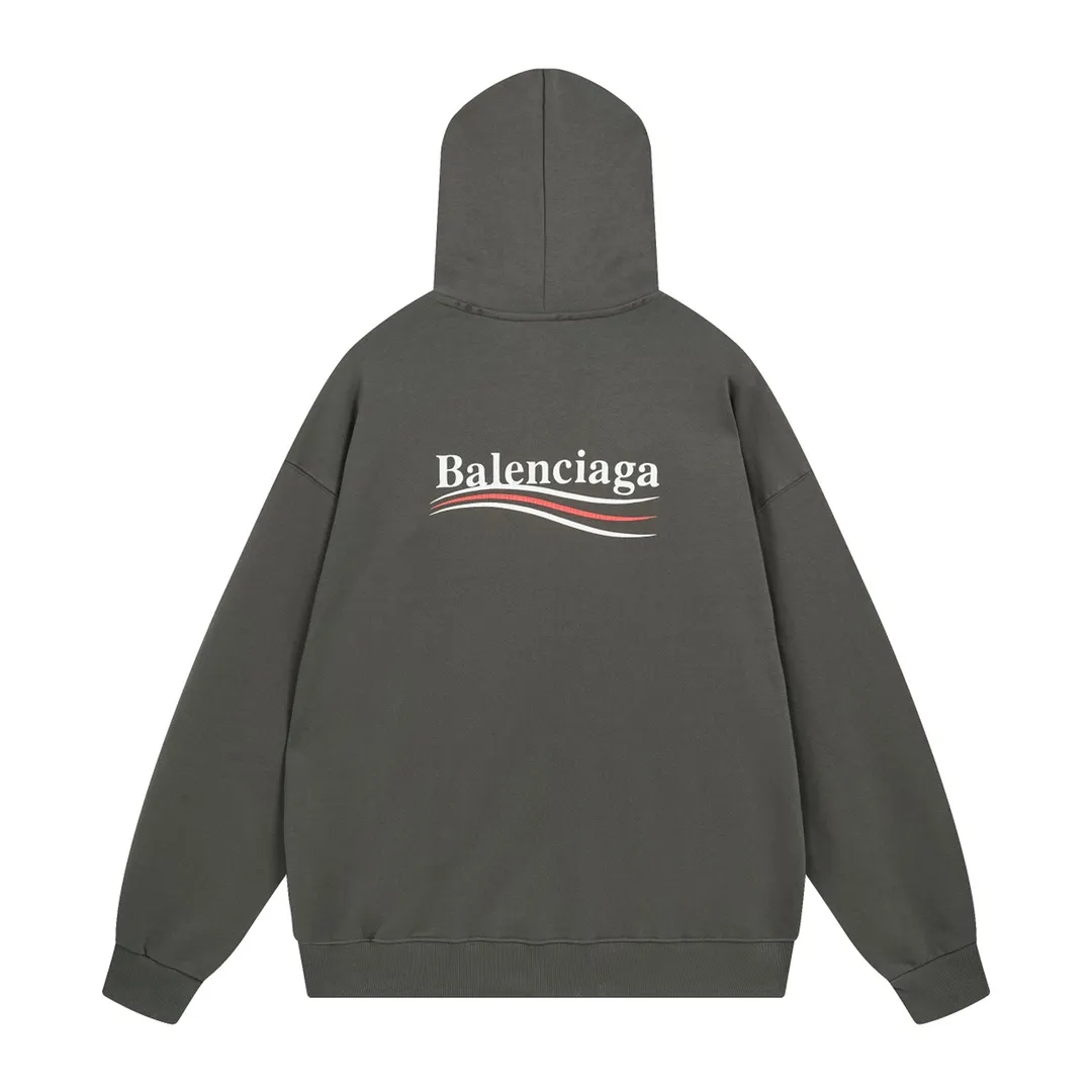 🅿️300 Detailed picture [Top version. Official website quality] BALENCI*GA/Paris# classic model, 2023 autumn and winter new style. Coke cracked printed worn distressed long-sleeved hooded sweatshirt. The fabric is made of Paris ZP custom-woven and dyed cotton double yarn David sweatshirt. The weight is 450 grams, the cloth surface is clean. The cloth pattern is clear, soft and comfortable. The threads are dyed with no color difference. The classic pattern printing uses environmentally friendly imported glue, split printing, precision stencil, clear letters, no burrs, and strong three-dimensional effect. The garments are worn and worn. All colors are synchronized with the brick cabinets, custom woven and dyed, and will not fade. Different market currencies. The version adopts OS loose shoulder design. Same style for men and women. Code: BL238029 Color: black, smoke gray, plain blue, off-white Size: XS S M L