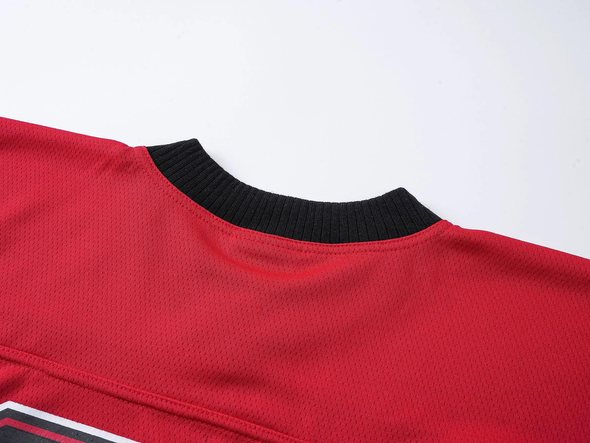 🅿️210 Actual pictures [Top version. Official website quality] BALENCI*GA/Paris double ring LOGO printed back No. 25 short-sleeved jersey. The collar adopts computer laser rib top collar, no shoulder seams, and extra-heavy craftsmanship. SS25 latest model. Research and development at the first time, different market currencies. Comparisons welcome. The fabric is made of custom-woven sports fabric that absorbs moisture and is comfortable and dry. Whether you are doing sports or fitness or going out on the street every day, you can easily become the center of attention. Stretch ribbing at neckline. Weighing 220 grams, the cloth surface is clean. The cloth pattern is clear, soft and comfortable. The threads are dyed with no color difference. The printing uses imported environmentally friendly rubber paddles, and the pattern letters are clear, three-dimensional and without burrs. Jubie market produces pictures based on pictures. Welcome to compare. The version adopts OS loose shoulder design. Same style for men and women. Code: BL253735 Color: black, red Size: XS S M L