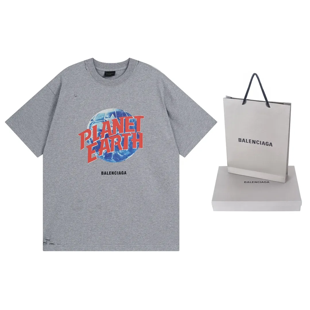 🅿️190 Detailed Pictures [Top version. Official website quality] BALENCI*GA/Paris. 2024 catwalk style earth pattern direct-injection printing washed distressed short-sleeved T-shirt 2024 new style. Attention‼ ️There is a letter LOGO under the gray pattern. All pattern details are customized with color Y plates. Special market currency. Brick cabinets are synchronized. Genuine products are developed at the first time, and you can print and compare! The fabric is made of Paris ZP custom-woven and dyed cotton double yarn. Weighing 260 grams, the cloth surface is clean. The cloth pattern is clear, soft and comfortable. The threads are dyed with no color difference. The printing uses environmentally friendly imported materials and self-inking direct injection, with clear letters and three-dimensional effect. The entire garment is washed, distressed and worn. The version adopts OS loose shoulder design. Same style for men and women. Code: BL223367 Color: black. Light gray Size: XS to L