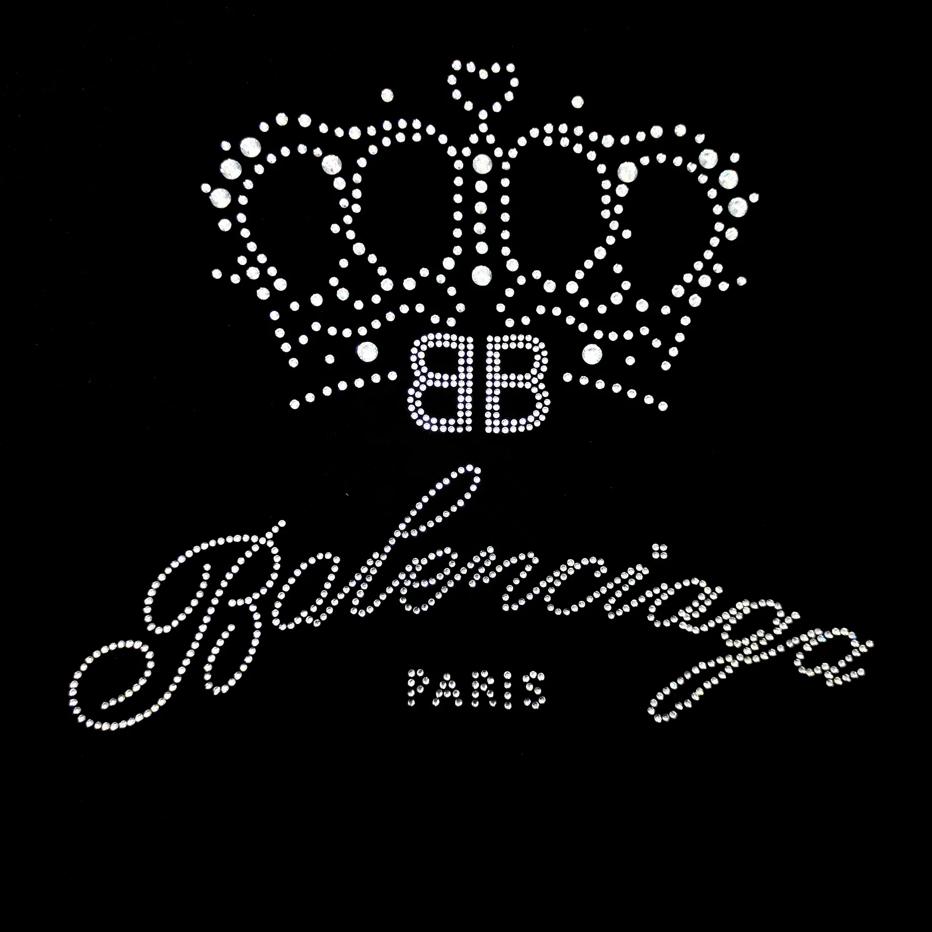 [New] Top version Balenciga/Balenciaga latest series Crown hot diamond destroy short-sleeved T-shirt No. 1 quality in this market Real ceiling quality All original development pay attention to detail pictures to avoid stolen pictures merchants mixed hair Correct 280g custom-woven and dyed double yarn fabric Soft and comfortable Here is an explanation why mine is a little more expensive than others: 1. It seems to be a simple printing or embroidery. In fact, it is not simple at all. 10000% imported machine restoration is not just a lip service. Welcome to compare with peers. 2. Each model is produced by the company, and the details of the workmanship and fabrics are consistent with the original ones. It is guaranteed that there will be no color difference from the counters. Reproduction is not scary. Whoever fakes it will be embarrassed. It’s not shameful to make a replica, it’s shameful if you can’t buy the correct version if you make a replica. 3. Note that the threaded collars are all original collars of certain countries and regions, with high wrapping. The width of the neckline and cabinets are accurate to the millimeter. Thick necklines are not easy to deform. The collars of high-end products are all restored cabinets. They are different from the big collars in the world. Ordinary garbage short-sleeves are printed with a print. The clavicle of the upper body is exposed. Please be patient. Customers who have bought genuine products or have seen genuine products will come back to place orders again. This is quality. This is quality. 4. Different styles of washed wheat main wheat, including imported wheat, have different colors and codes. Really restore the counter. As we all know, Balenciaga has different English or different colors on the collar labels of each quarter. This distinguishes the fast food products with the same common main wheat washed wheat. 5. Pay attention to the workmanship. The stitching at the neckline has no folds, smooth and natural without overlapping lines, and truly restores this. This is something that many people cannot do. 6. The fabric is made of 260g Paris-specific double yarn. No one can make better fabrics than my family. There's really no way to compare it with the ordinary version on the market. Respect it. It's genuine and costs thousands of dollars anyway. Don't go wrong with the quality of street stalls. 7. The workmanship is fully restored and the packaging is fully restored. The cost is huge. 8. I guarantee here that this is the highest quality you can find. Color: Black Size: XS-L P:290