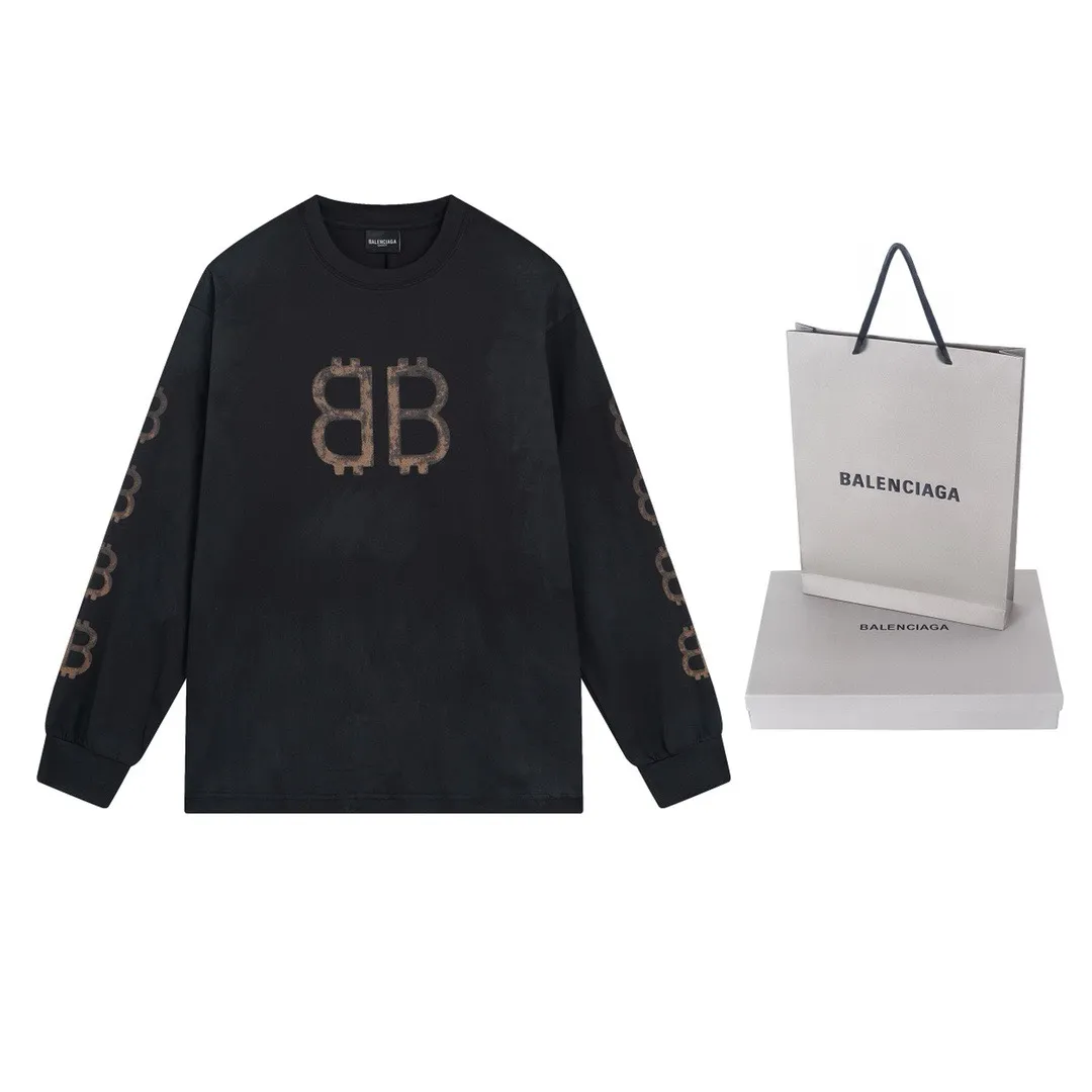 🅿️220 detailed pictures [Top version. Official website quality] BALENCI*GA/Paris. 2023 latest mud hand-painted worn distressed long-sleeved T-shirt. Brick cabinet synchronization. ⚠️Difference between market currency, genuine development, worn. Hand-painted consistent with ZP,‼ ️The fabric is made of Paris ZP custom-woven and dyed 100% double yarn compact cotton. The weight is 260 grams. The cloth surface is clean. The cloth pattern is clear, soft and comfortable. The threads are dyed with no color difference. Ready-made garments are hand-painted, worn, and distressed, with heavy craftsmanship. Comparisons welcome. The version adopts OS loose shoulder design. Same style for men and women. Code: BL225006 Color: black blue, off-white Size: XS S M L