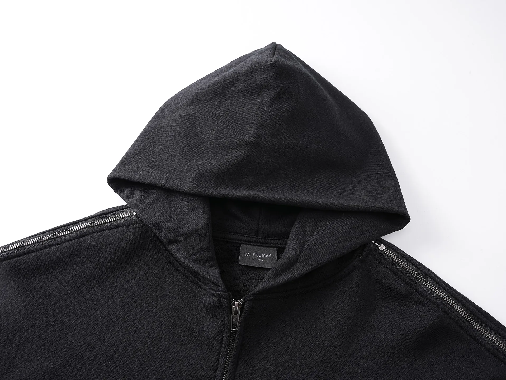 🅿️490 BALENCI*GA Paris shoulder embroidery splicing zipper style hooded zipper sweatshirt. The front embroidery is embroidered with an imported Tajima embroidery machine. The shoulder sleeves are spliced zipper technology. Overweight craftsmanship. Customized matching hardware. Clear letters. Three-dimensional effect. Exclusively pattern-woven and dyed 460g fabric. Threads are dyed in the same cylinder with zero color difference. Brick cabinet synchronization. Welcome to compare. Same style for men and women -Color: black -SIZE: Xs S M L style number 8992#