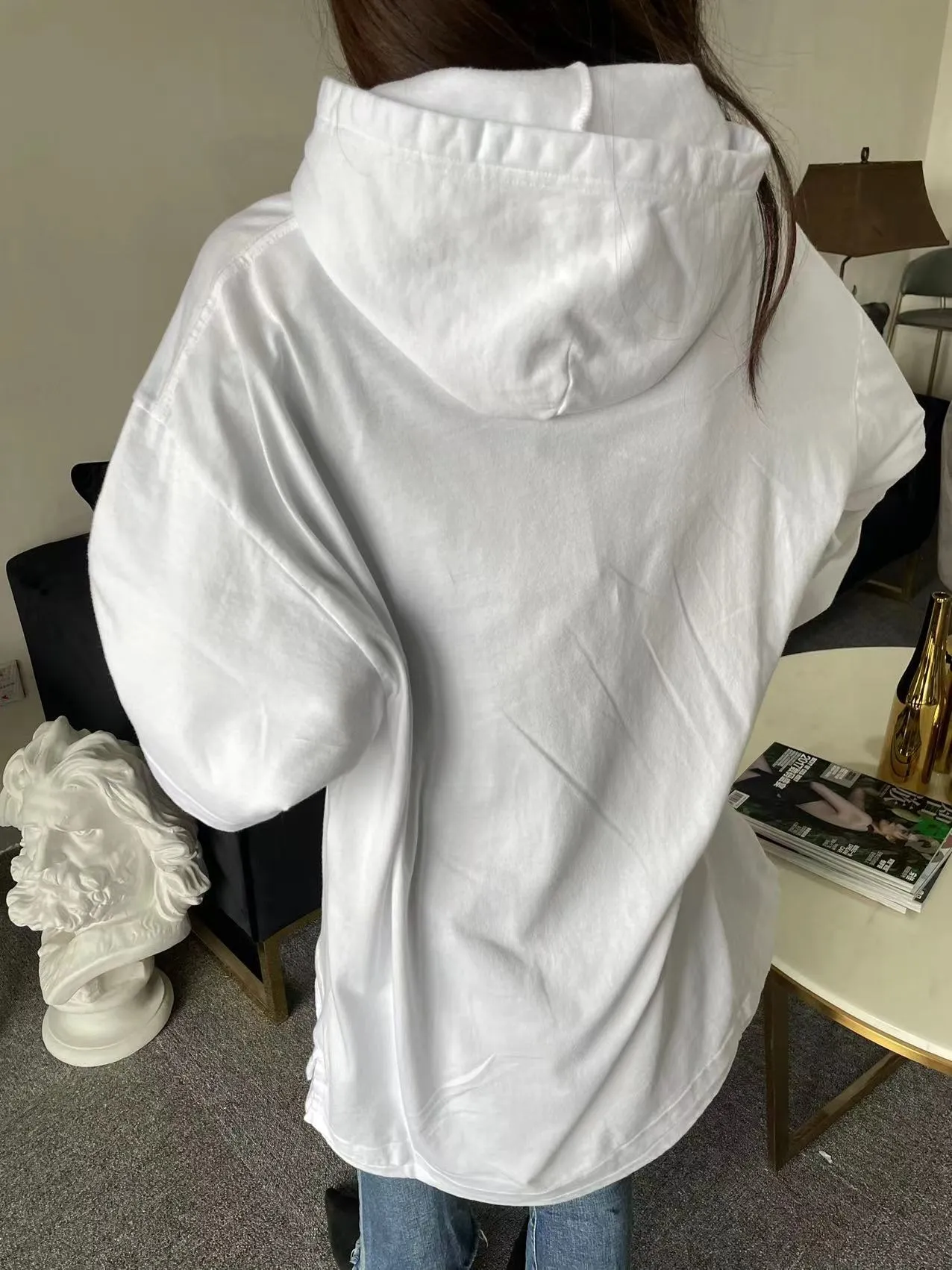 ♻️💯Upper body reference model picture❤️The top tested version BALENCIAGA Balenciaga pink jelly glue dissolved pure cotton loose breathable trendy brand male and female couples same style short sleeves The design elements are still as simple as ever, the letters on the chest are integrated with the jelly melted design, giving an immediate sense of high-end. 100% looped terry cotton fabric, pre-shrunk and washed, multi-dimensional handle. The printing is dot printing, cross-engraved lettering mold, inkjet-style heat transfer. The gel letters are first made and then fixed on the fabric through high-temperature pressing. The elements are simple and versatile. They look great in any combination. Color: black, white, light gray. Size: XS-L P:450