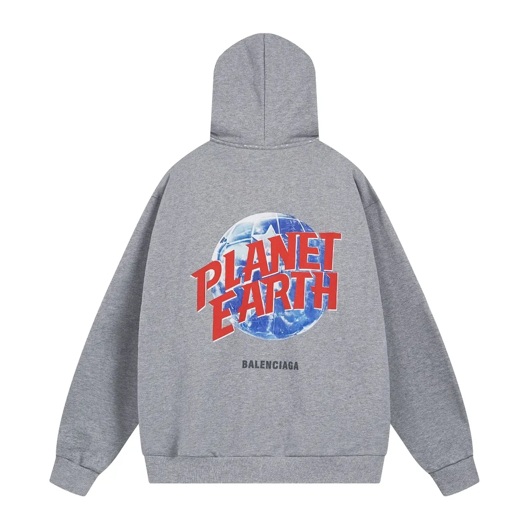 🅿️390 real photos [Top version. Official website quality] BALENCI*GA/Paris. 2024 catwalk style earth pattern direct-injection printing washed distressed worn cardigan zipper hooded sweatshirt 2024 new style. All pattern details and colors Y-board customization. Jubie market currency. Brick cabinets are synchronized. Genuine products are developed at the first time, and you can print and compare! The fabric is made of Paris ZP custom-woven and dyed cotton sweatshirt. Weighing 460 grams, the cloth surface is clean. The cloth pattern is clear, soft and comfortable. The threads are dyed with no color difference. The printing uses environmentally friendly imported materials with white ink direct printing, the letters are clear and the effect is three-dimensional. The entire garment is washed, distressed and worn. The version adopts OS loose shoulder design. Same style for men and women. Code: BL238955 Color: black, floral gray Size: XS S M L
