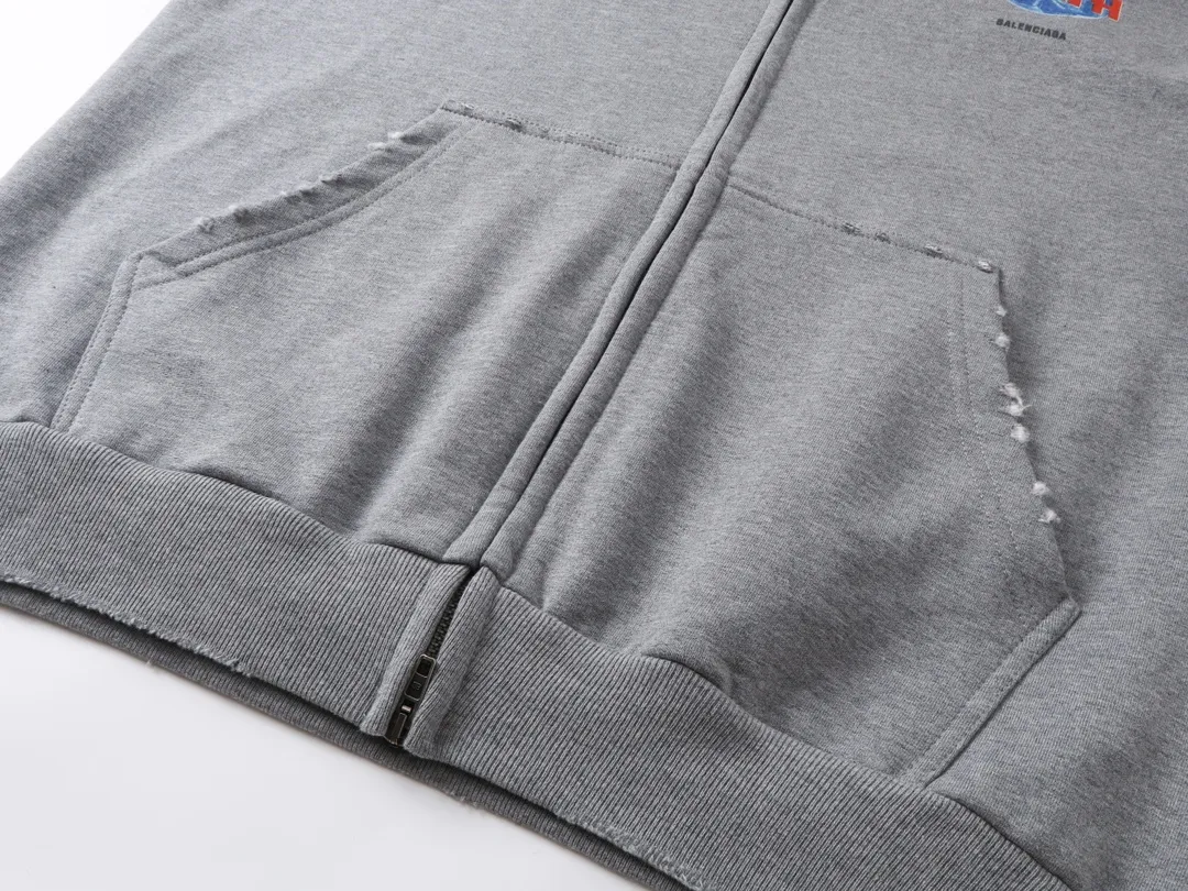 🅿️390 real photos [Top version. Official website quality] BALENCI*GA/Paris. 2024 catwalk style earth pattern direct-injection printing washed distressed worn cardigan zipper hooded sweatshirt 2024 new style. All pattern details and colors Y-board customization. Jubie market currency. Brick cabinets are synchronized. Genuine products are developed at the first time, and you can print and compare! The fabric is made of Paris ZP custom-woven and dyed cotton sweatshirt. Weighing 460 grams, the cloth surface is clean. The cloth pattern is clear, soft and comfortable. The threads are dyed with no color difference. The printing uses environmentally friendly imported materials with white ink direct printing, the letters are clear and the effect is three-dimensional. The entire garment is washed, distressed and worn. The version adopts OS loose shoulder design. Same style for men and women. Code: BL238955 Color: black, floral gray Size: XS S M L
