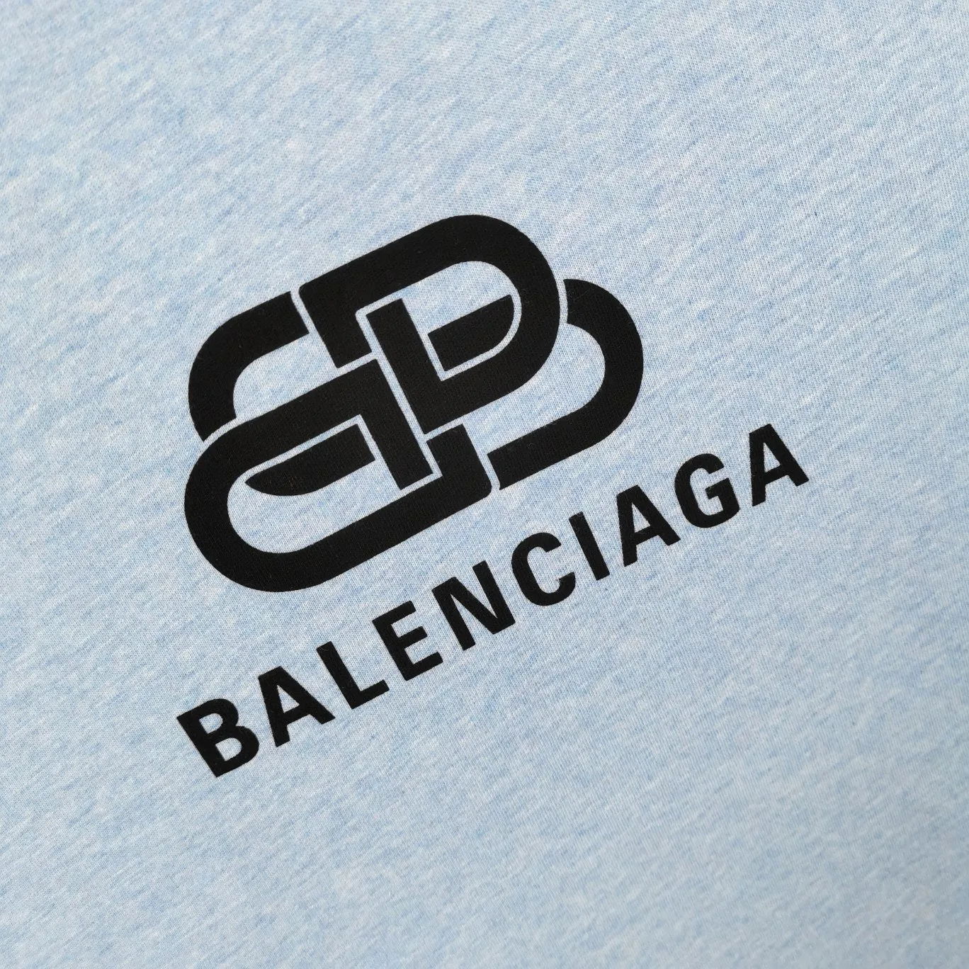 [New] Top tested version Balenciaga 21ss new lock buckle Unisex short-sleeved loose pure cotton BALENCIAGA short-sleeved T-shirt for couples Super classic style with good-looking colors Oversize version 260g Double yarn cotton top fabric [Little Red Book popular style | Highly recommended by ins style bloggers] Original model opening 1:1, all other colors are custom-woven and dyed (although everyone says so, but I guarantee it, and the threads are also dyed in the same vat) and there is no error with ZP.  Positioned cutting, high-quality wiring, original 1x1 thickened thread on the neckline, imported glue printing, black and gray colors are all silver, lock printing, repeated washing, not easy to crack! ! ! A full set of genuine one-to-one accessories, bag code marked. The numbers are all correct and identical.  Color: White Black Floral Gray Haze Blue Washed Black Size: XS-L P:240