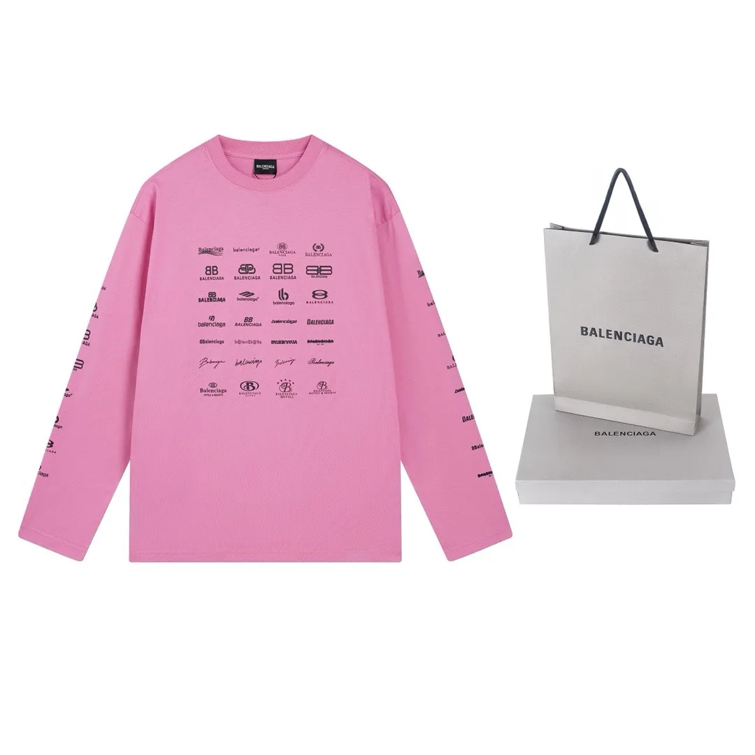 🅿️200 real photos [Top version. Official website quality] BALENCI*GA/Paris BALENCI*GA# 2024 spring and summer new style, printed with classic LOGO collection long-sleeved T-shirt. 2024 spring and summer new product. Brick cabinet synchronization. Welcome to compare. The fabric is made of Paris ZP custom-woven and dyed 100% cotton double yarn compact cotton. The weight is 260 grams, the cloth surface is clean, the cloth texture is clear, soft and comfortable. The color fastness is good. It is not easy to change color. The threads are woven and dyed with no color difference. The printing uses imported environmentally friendly rubber paddles, precision stencils, fine LOGO letters, clear letters, no burrs, and a three-dimensional effect. Restore brick cabinet. The version adopts OS loose shoulder style. Same style for men and women. Code: BL225005 Color: black, beige, pink, smoky gray, white Size: XS S M L
