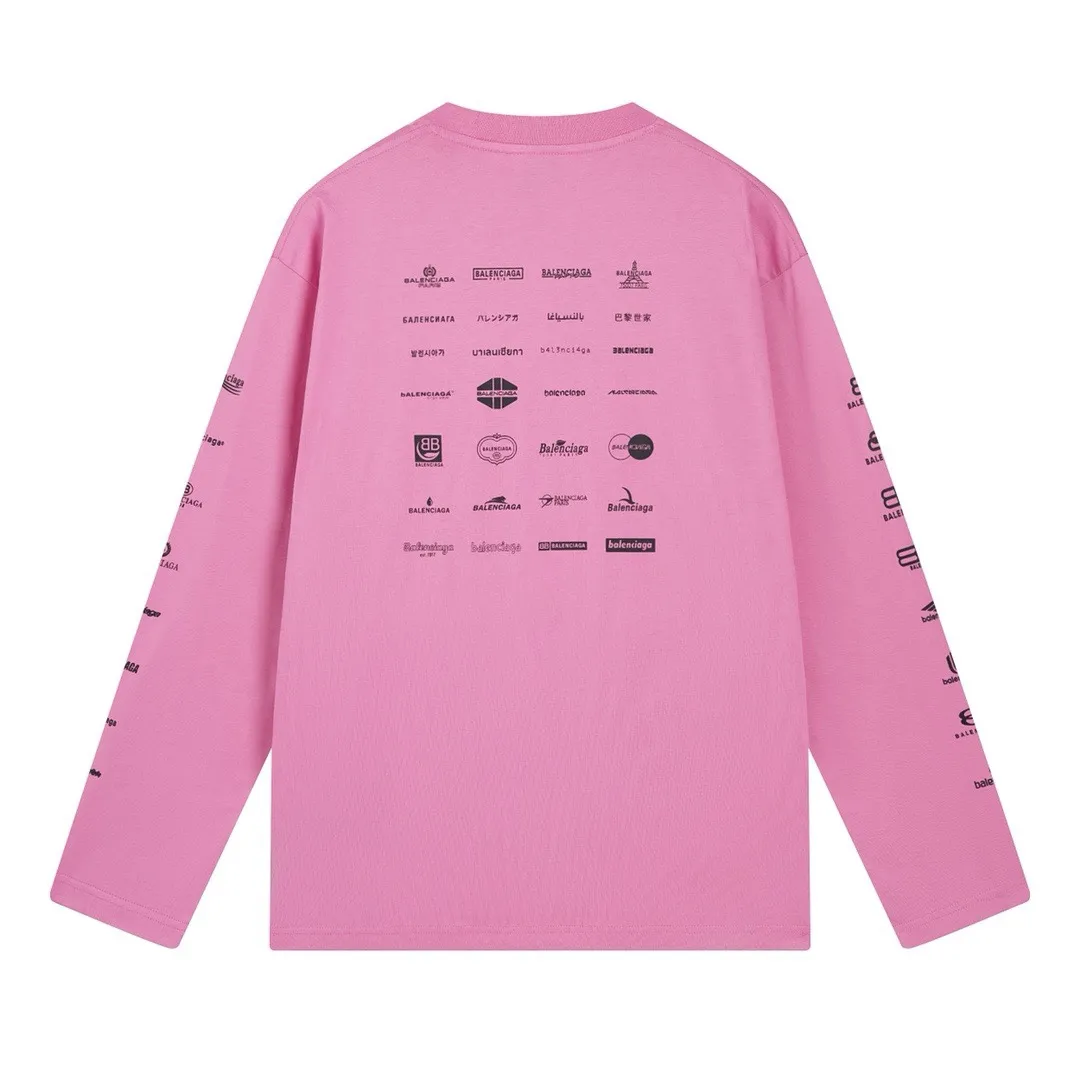 🅿️200 real photos [Top version. Official website quality] BALENCI*GA/Paris BALENCI*GA# 2024 spring and summer new style, printed with classic LOGO collection long-sleeved T-shirt. 2024 spring and summer new product. Brick cabinet synchronization. Welcome to compare. The fabric is made of Paris ZP custom-woven and dyed 100% cotton double yarn compact cotton. The weight is 260 grams, the cloth surface is clean, the cloth texture is clear, soft and comfortable. The color fastness is good. It is not easy to change color. The threads are woven and dyed with no color difference. The printing uses imported environmentally friendly rubber paddles, precision stencils, fine LOGO letters, clear letters, no burrs, and a three-dimensional effect. Restore brick cabinet. The version adopts OS loose shoulder style. Same style for men and women. Code: BL225005 Color: black, beige, pink, smoky gray, white Size: XS S M L