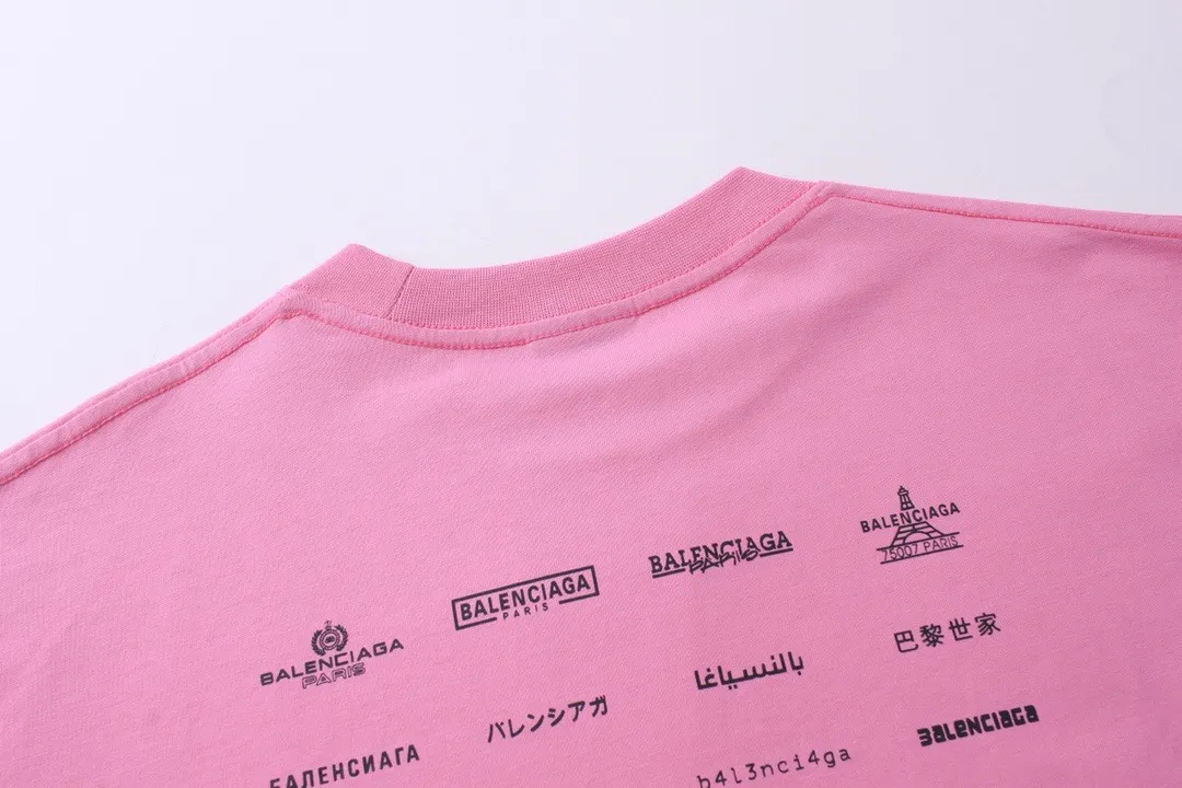 🅿️200 real photos [Top version. Official website quality] BALENCI*GA/Paris BALENCI*GA# 2024 spring and summer new style, printed with classic LOGO collection long-sleeved T-shirt. 2024 spring and summer new product. Brick cabinet synchronization. Welcome to compare. The fabric is made of Paris ZP custom-woven and dyed 100% cotton double yarn compact cotton. The weight is 260 grams, the cloth surface is clean, the cloth texture is clear, soft and comfortable. The color fastness is good. It is not easy to change color. The threads are woven and dyed with no color difference. The printing uses imported environmentally friendly rubber paddles, precision stencils, fine LOGO letters, clear letters, no burrs, and a three-dimensional effect. Restore brick cabinet. The version adopts OS loose shoulder style. Same style for men and women. Code: BL225005 Color: black, beige, pink, smoky gray, white Size: XS S M L