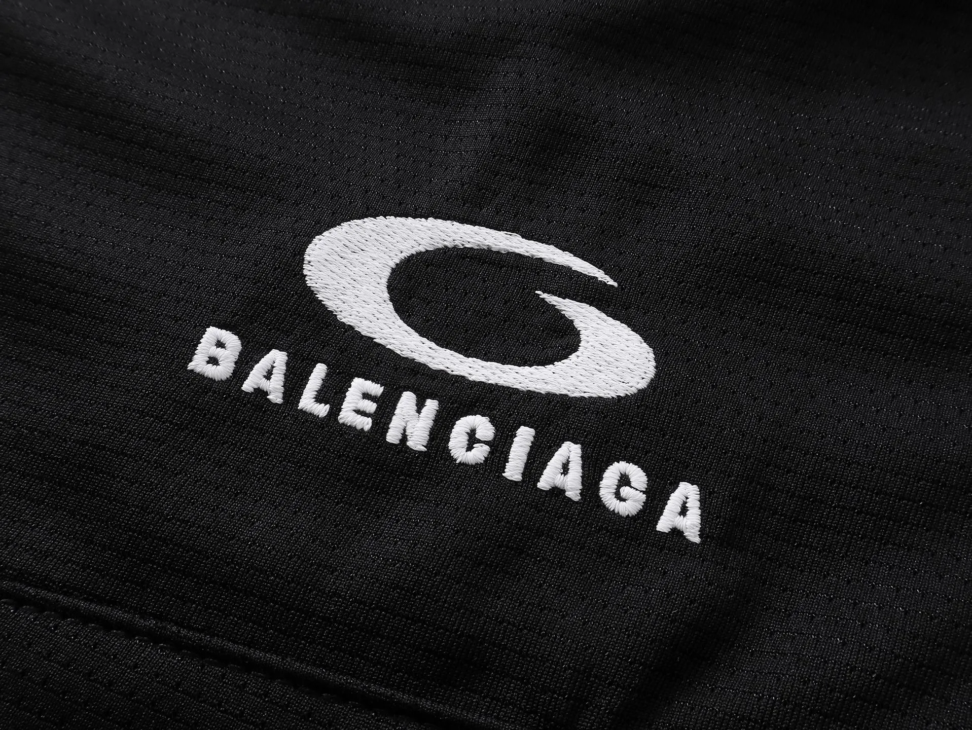 🅿️210 Actual pictures [Top version. Official website quality] BALENCI*GA/Paris co-branded Lamborghini shorts. Embroidery on the front and left, double-layer mesh lining, and multi-position hem shorts. Extra heavy craftsmanship. SS25 latest model. Research and development at the first time, different market currencies. Comparisons welcome. The fabric is made of custom-woven sports fabric that absorbs moisture and is comfortable and dry. Whether you are doing sports or fitness or going out on the street every day, you can easily become the center of attention. Weight 180 grams. The embroidery is done using imported Tajima embroidery machines. The pattern letters are clear, three-dimensional and without burrs. Different market currencies. Comparisons welcome. The version adopts a loose version. The same style for men and women. Code: BL257002 Color: Black Size: XS S M L